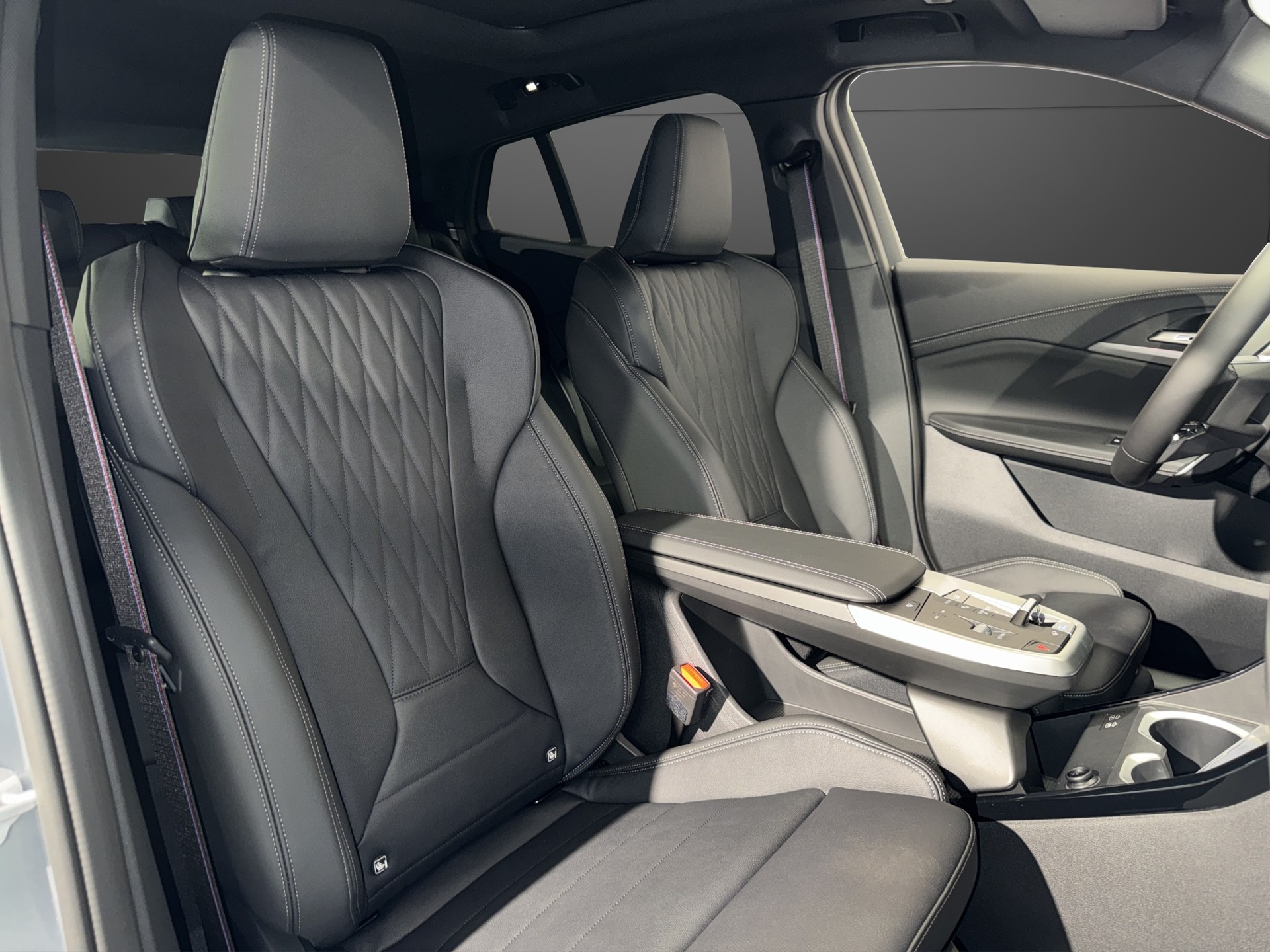 BMW iX2 30 xDrive-image-14