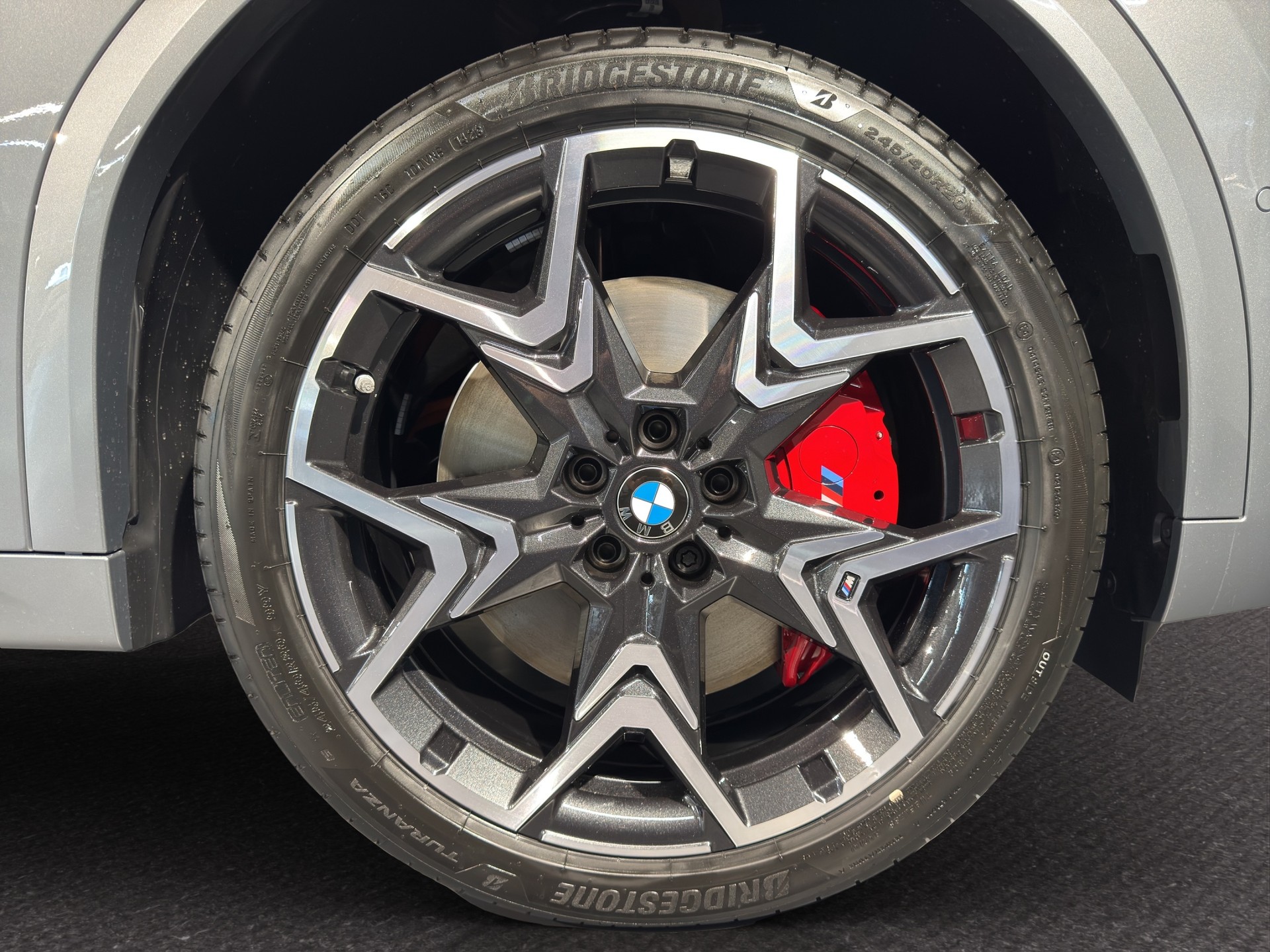 BMW iX2 30 xDrive-image-7