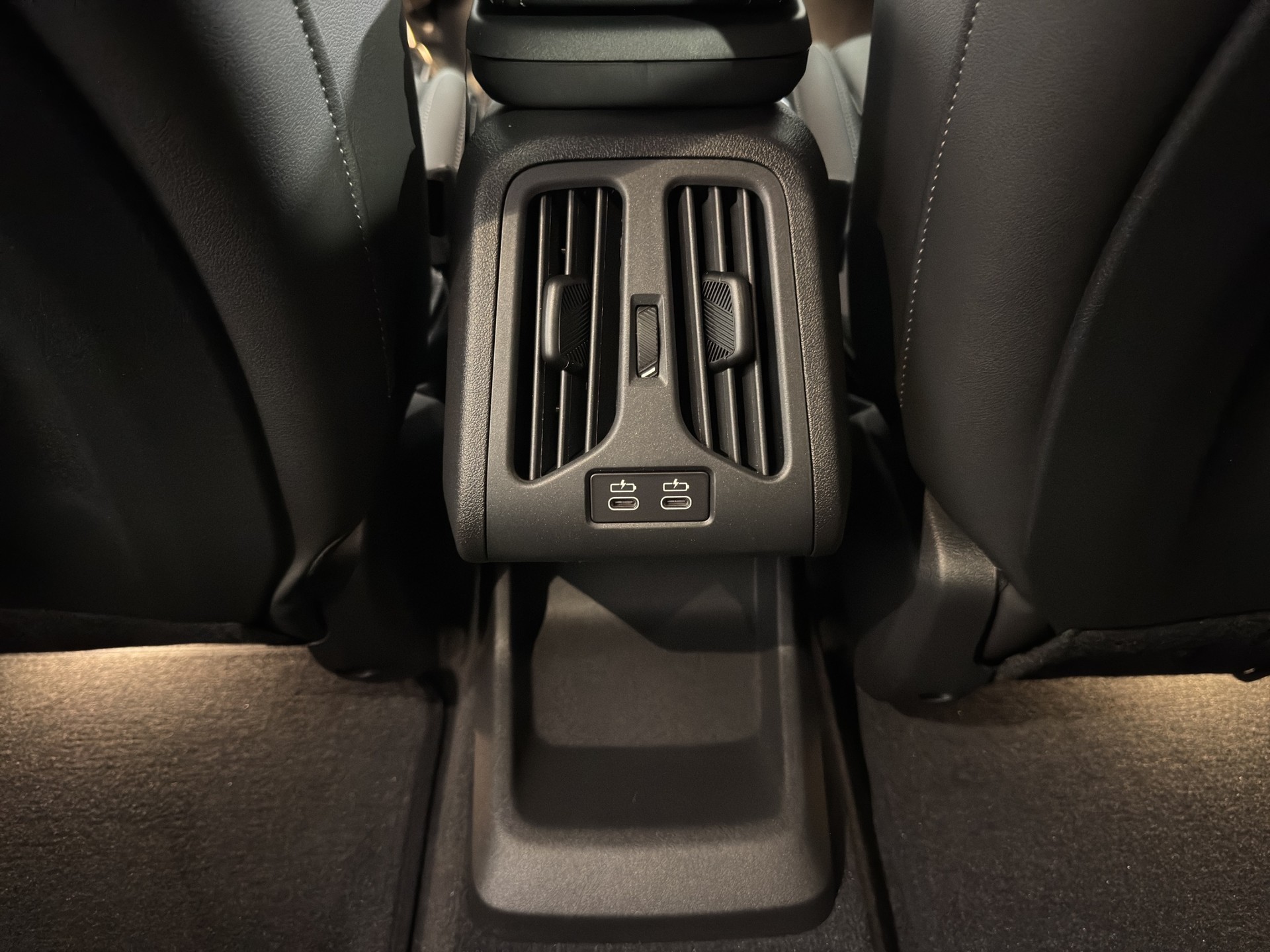 BMW iX2 30 xDrive-image-20
