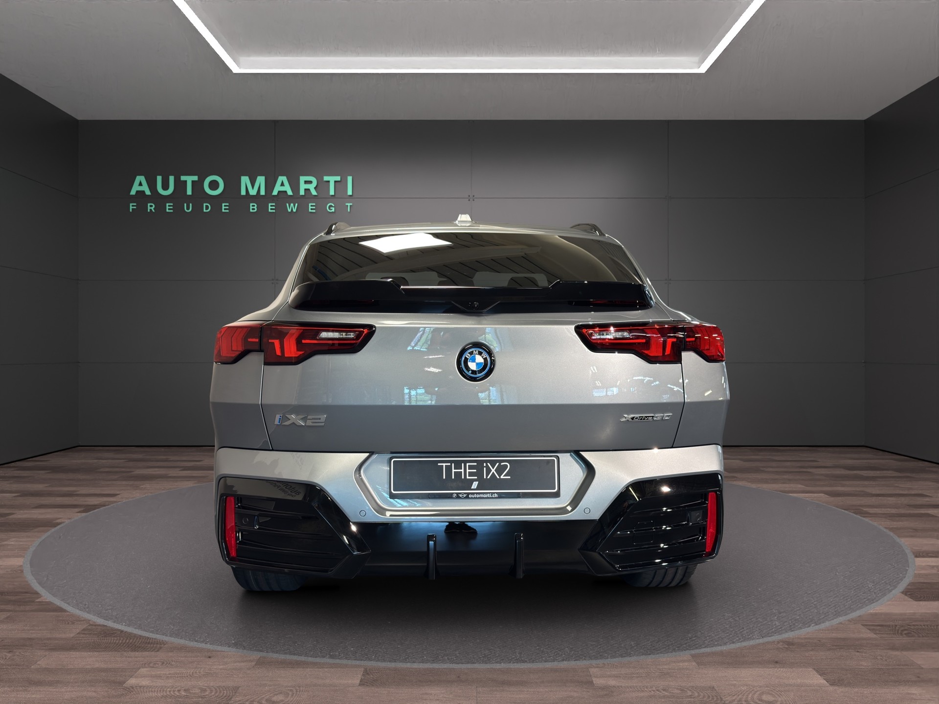 BMW iX2 30 xDrive-image-4