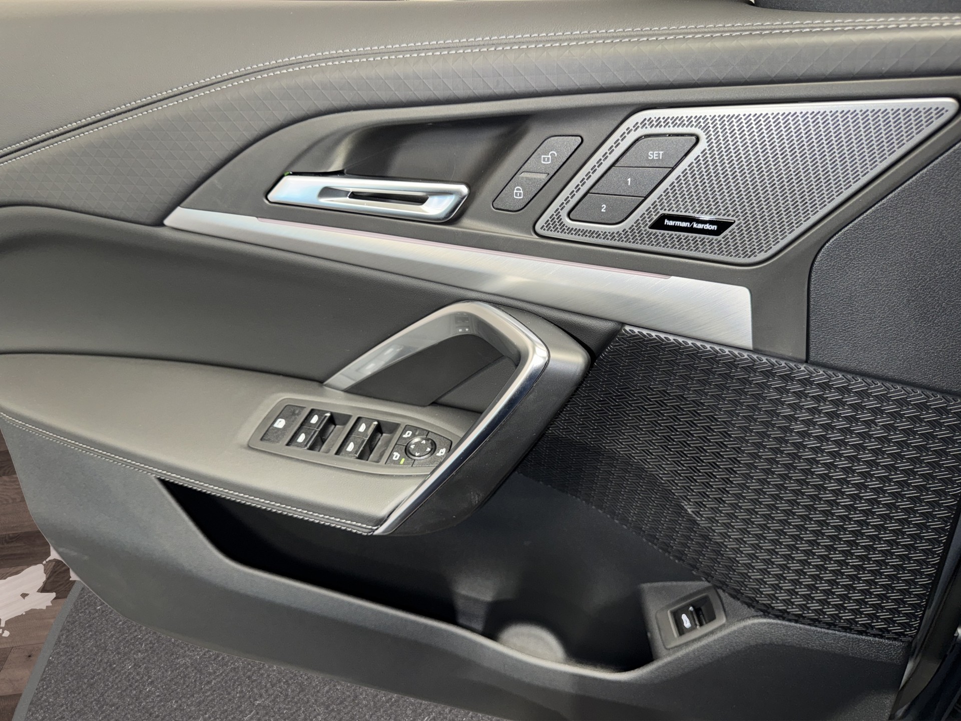 BMW iX2 30 xDrive-image-17