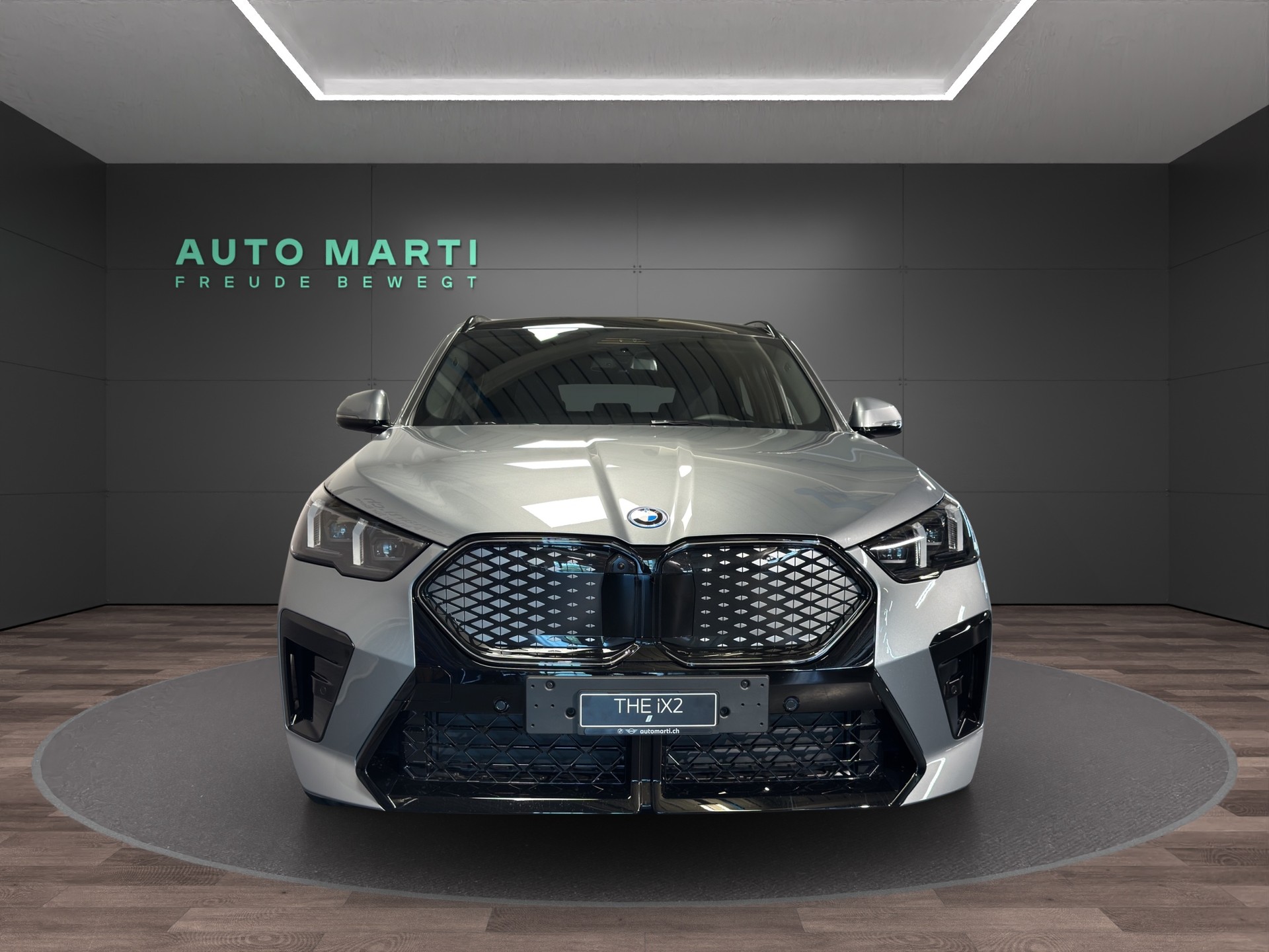 BMW iX2 30 xDrive-showroom-element-1