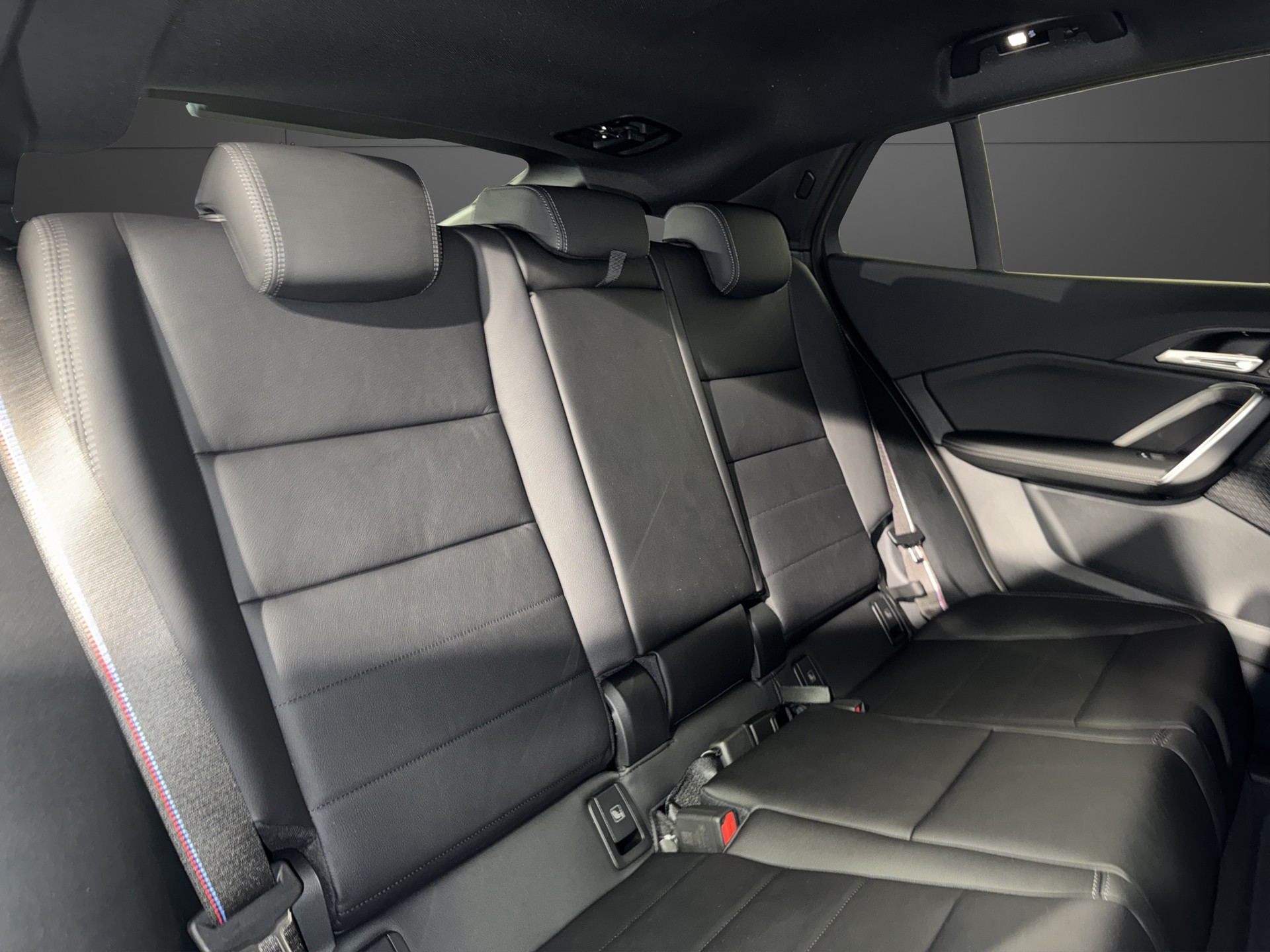 BMW iX2 30 xDrive-image-16