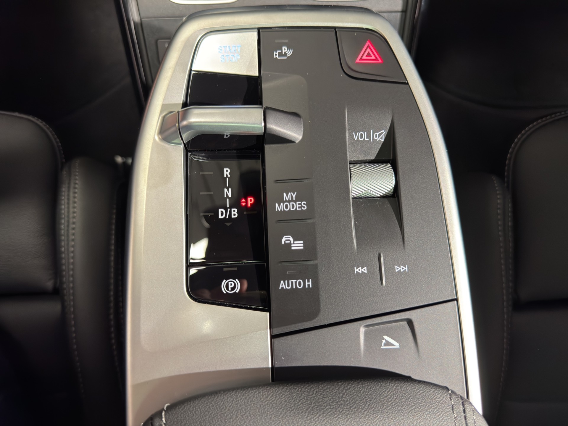 BMW iX2 30 xDrive-image-18