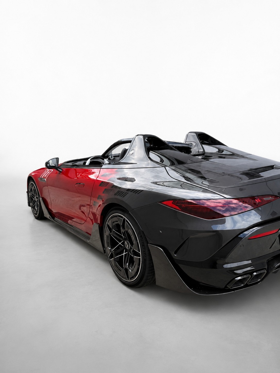 MERCEDES-BENZ 1 von 250: Mercedes-AMG PureSpeed „MYTHOS Series“ – Formel 1 für die Strasse-showroom-element-3