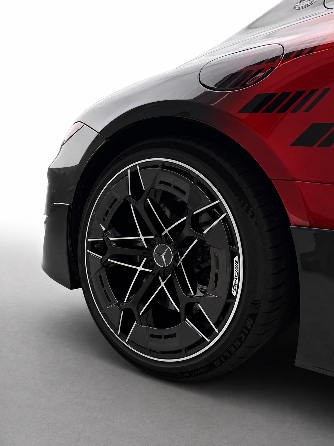 MERCEDES-BENZ 1 von 250: Mercedes-AMG PureSpeed „MYTHOS Series“ – Formel 1 für die Strasse-image-15