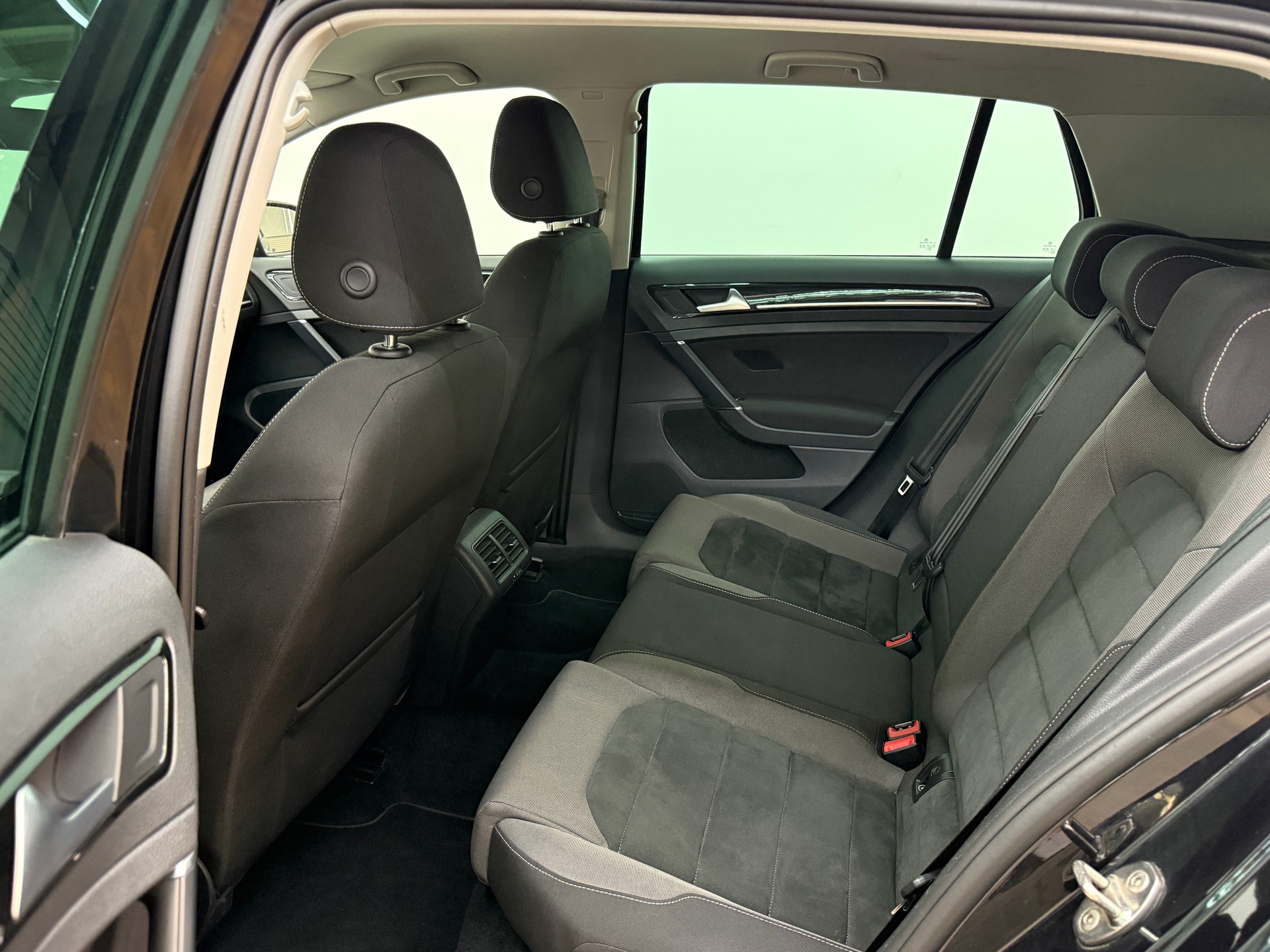 VW Golf 2.0 TDI Highline 4Motion DSG-image-22