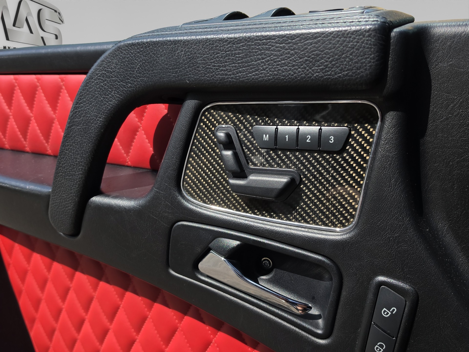 MERCEDES-BENZ G 63 AMG Automatic-image-14