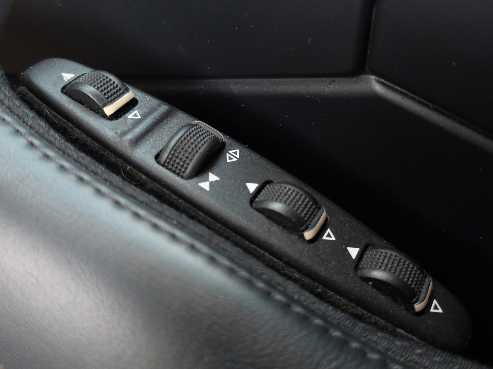 MERCEDES-BENZ G 63 AMG Automatic-image-15