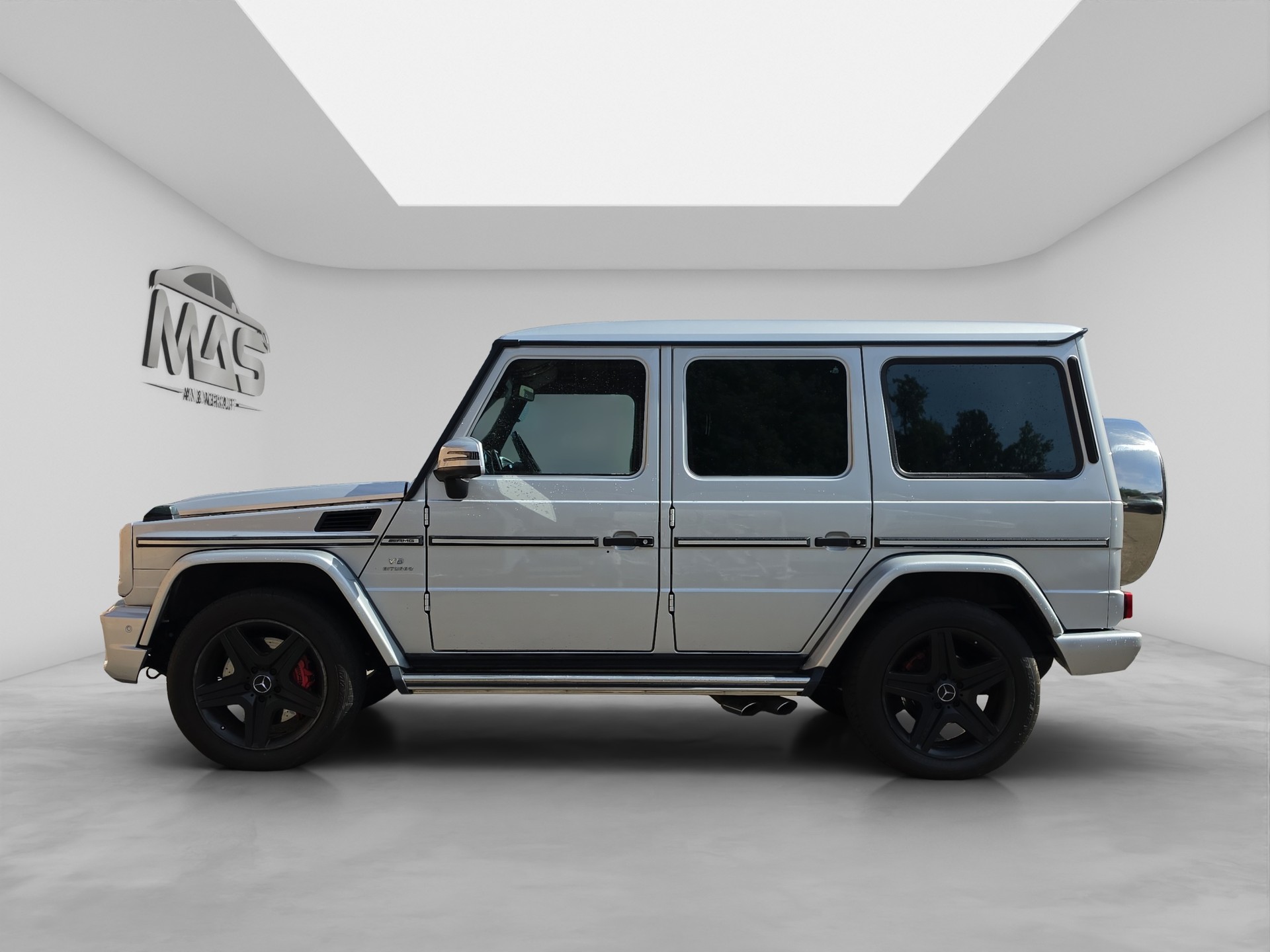 MERCEDES-BENZ G 63 AMG Automatic-image-2