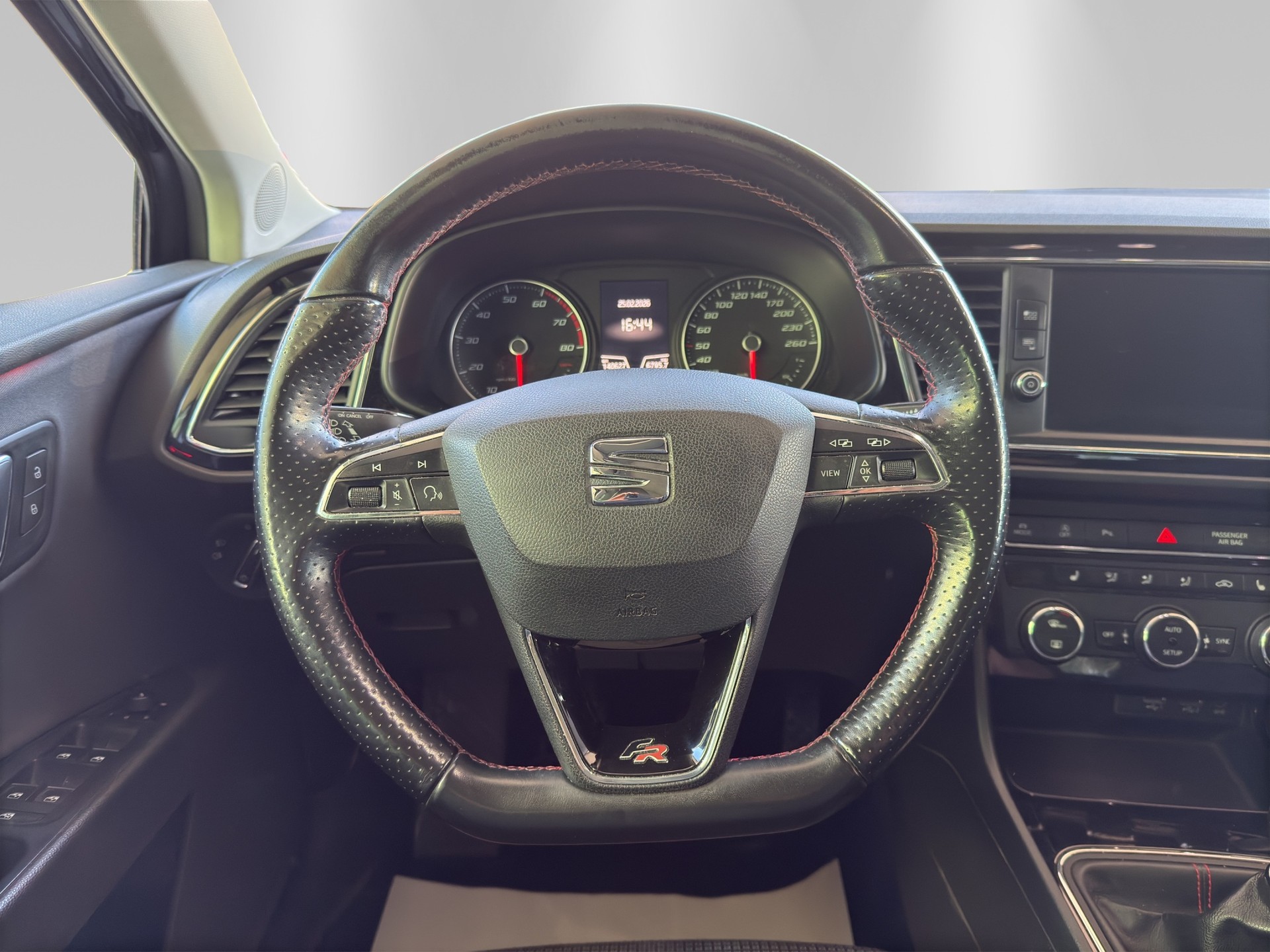 SEAT Leon ST 1.4 TSI ACT FR-image-9