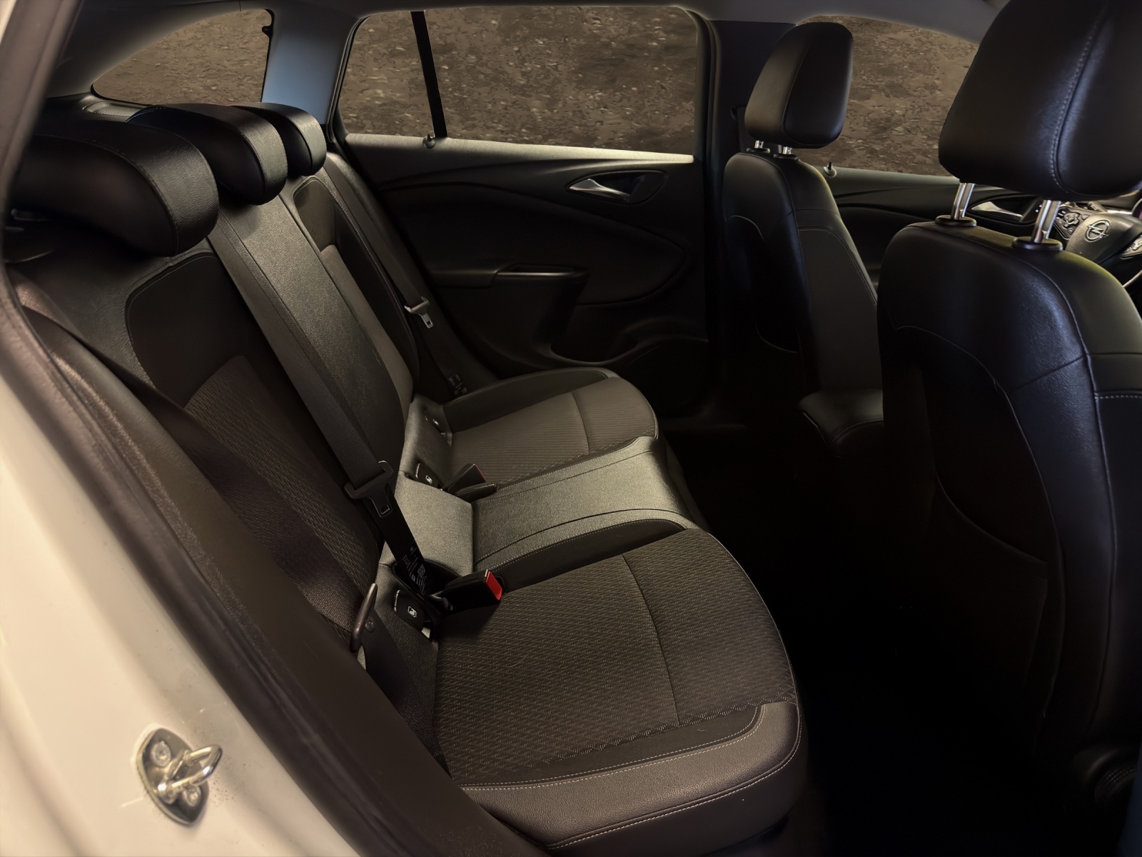 OPEL Astra 1.6 CDTi ecoF Excellence-image-14