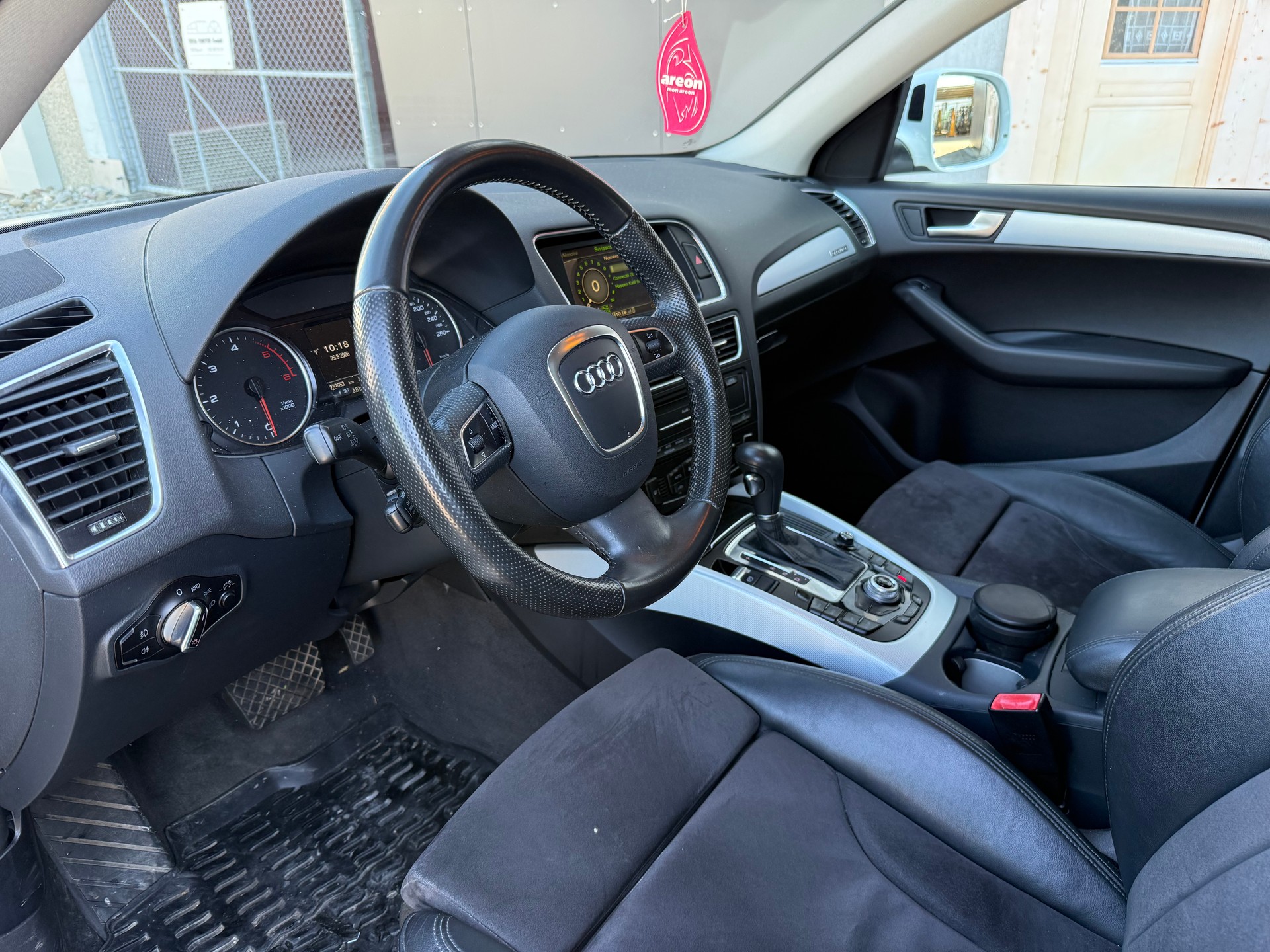 AUDI Q5 3.0 TDI quattro S-tronic-image-9