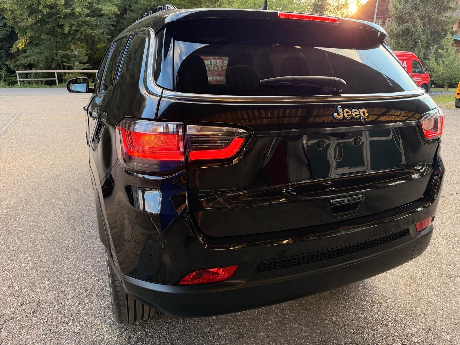 JEEP Compass 1.3 T PHEV Swiss Limited Plus AWD-image-3