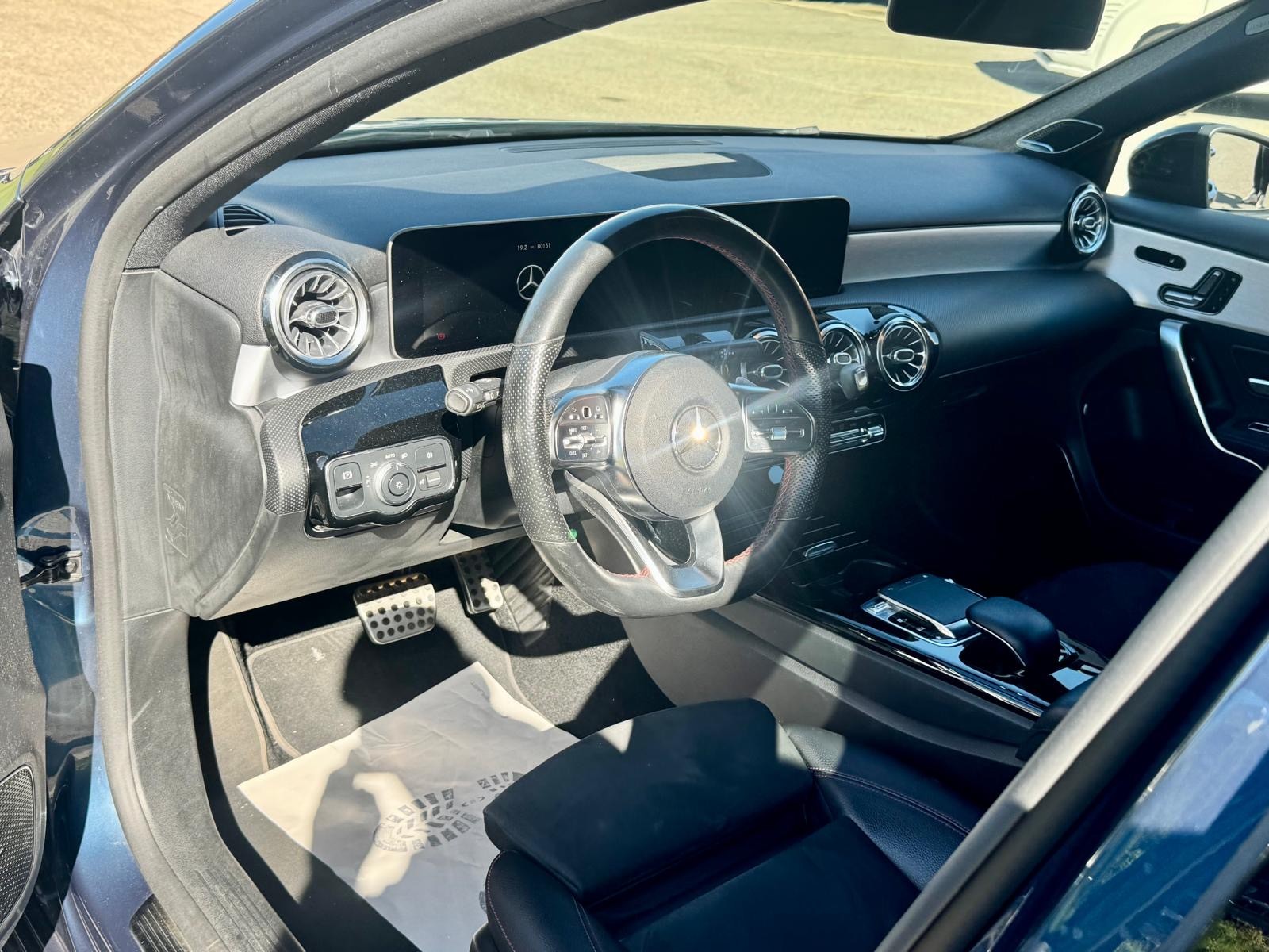 MERCEDES-BENZ A 220 AMG Line 7G-DCT-image-5