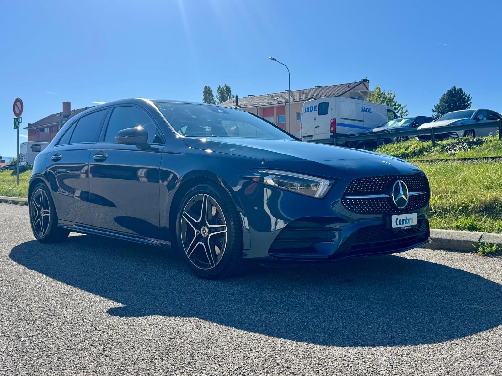 MERCEDES-BENZ A 220 AMG Line 7G-DCT-image-2