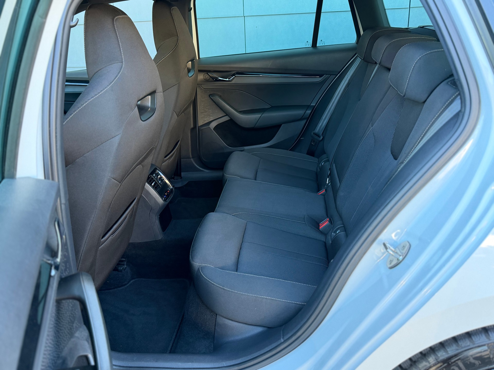 SKODA Octavia Combi 2.0 TSI SportLine DSG 4x4-image-15
