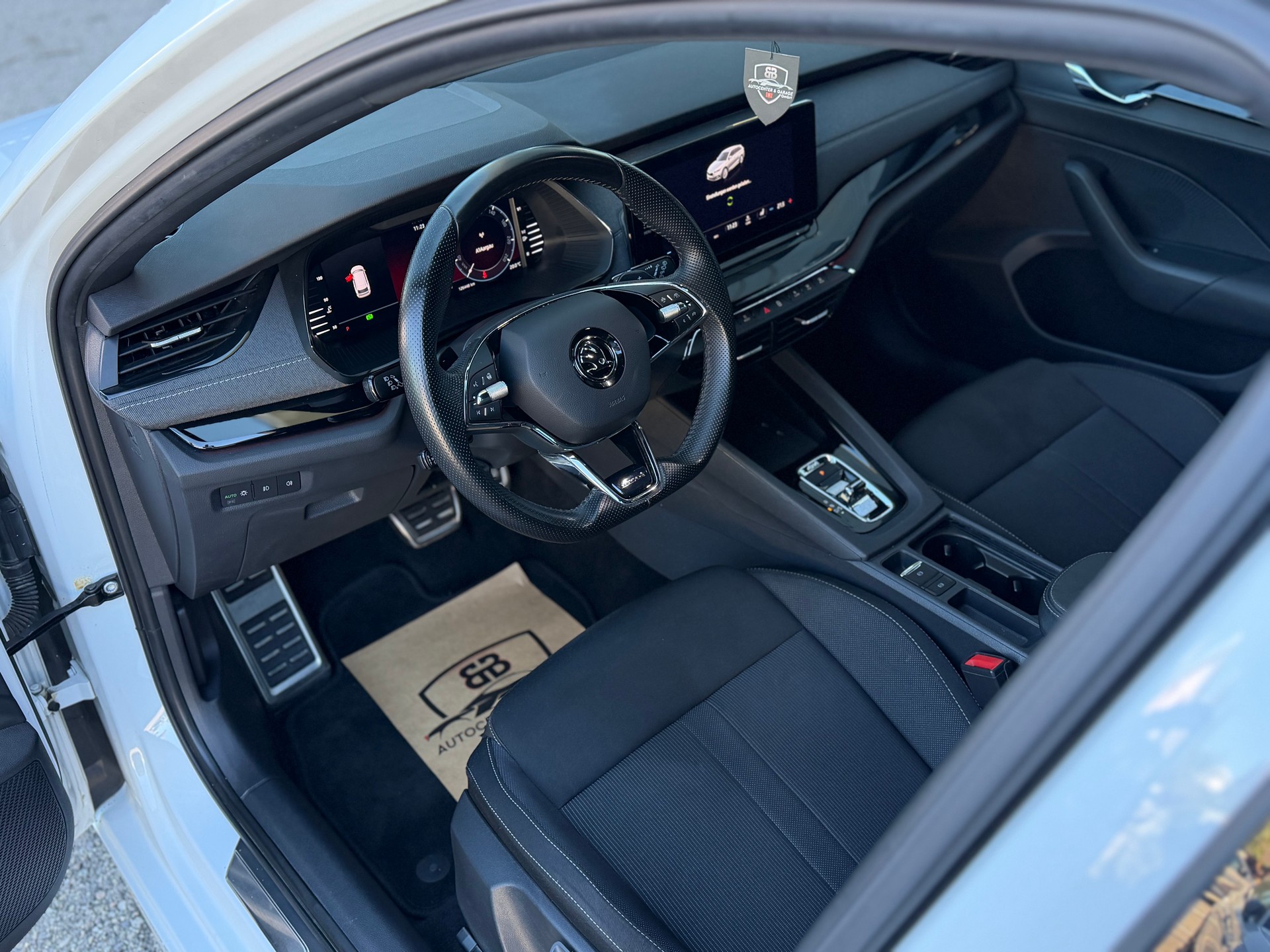 SKODA Octavia Combi 2.0 TSI SportLine DSG 4x4-image-14