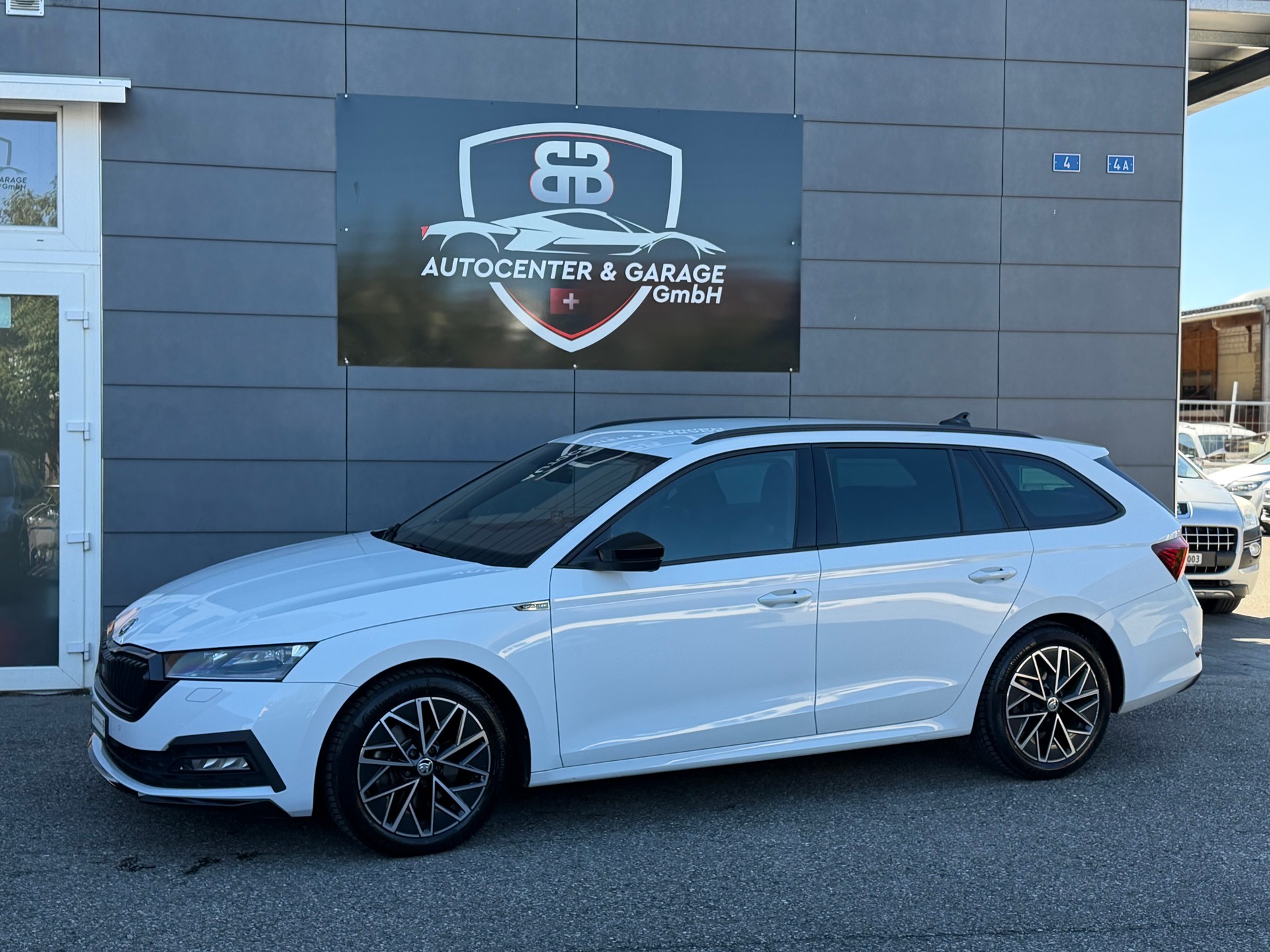 SKODA Octavia Combi 2.0 TSI SportLine DSG 4x4-image-2