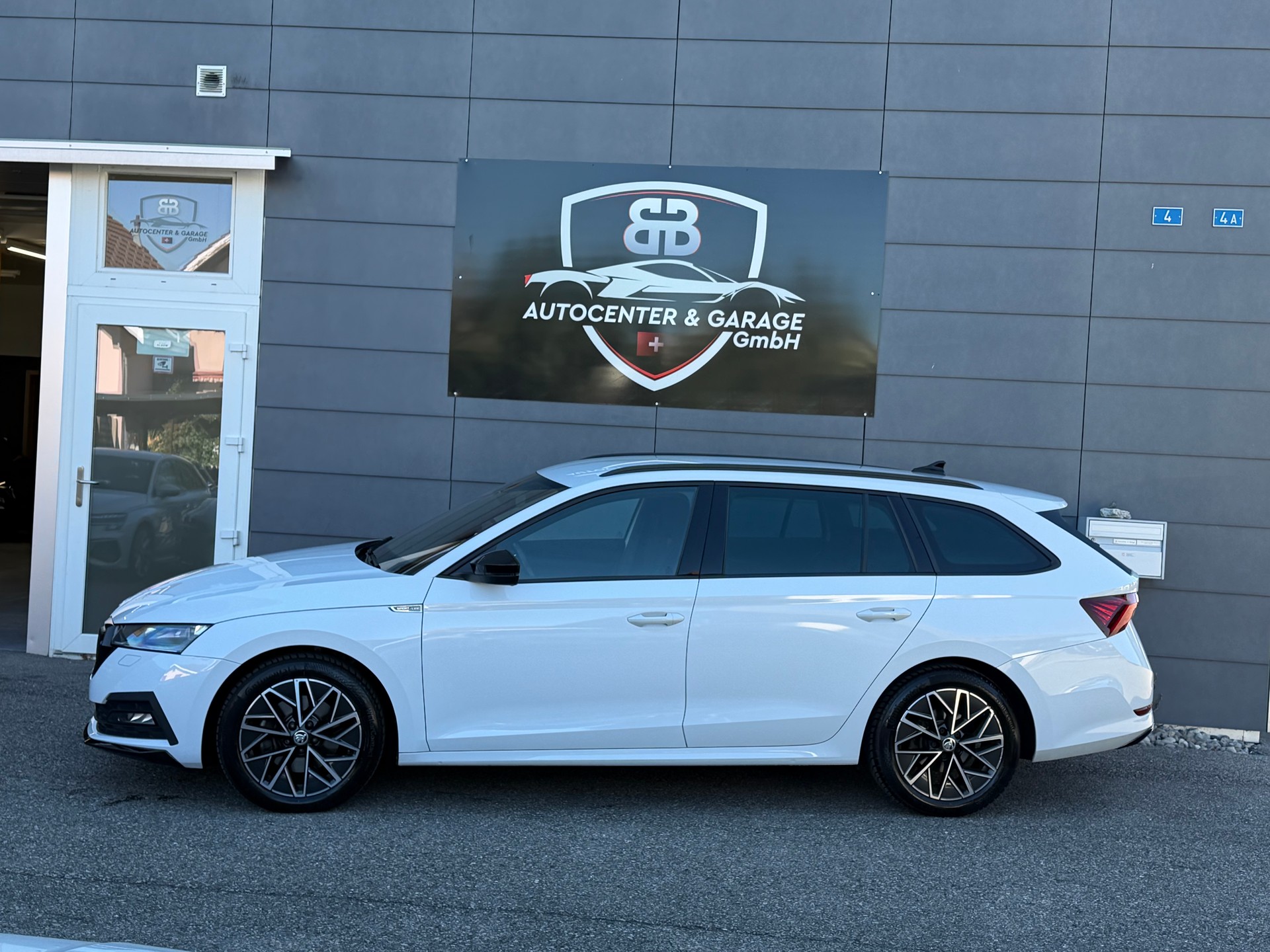 SKODA Octavia Combi 2.0 TSI SportLine DSG 4x4-image-3