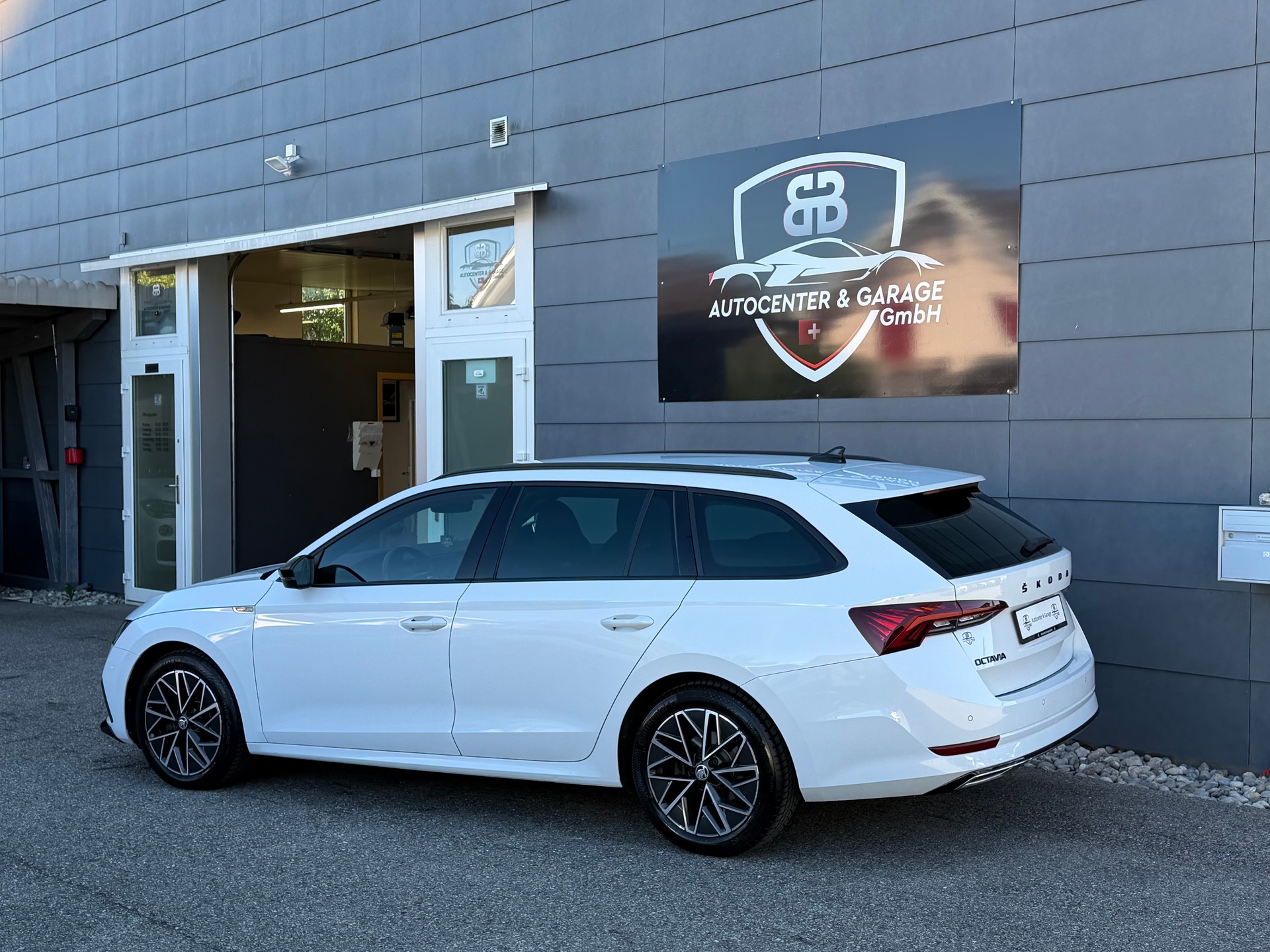 SKODA Octavia Combi 2.0 TSI SportLine DSG 4x4-image-4