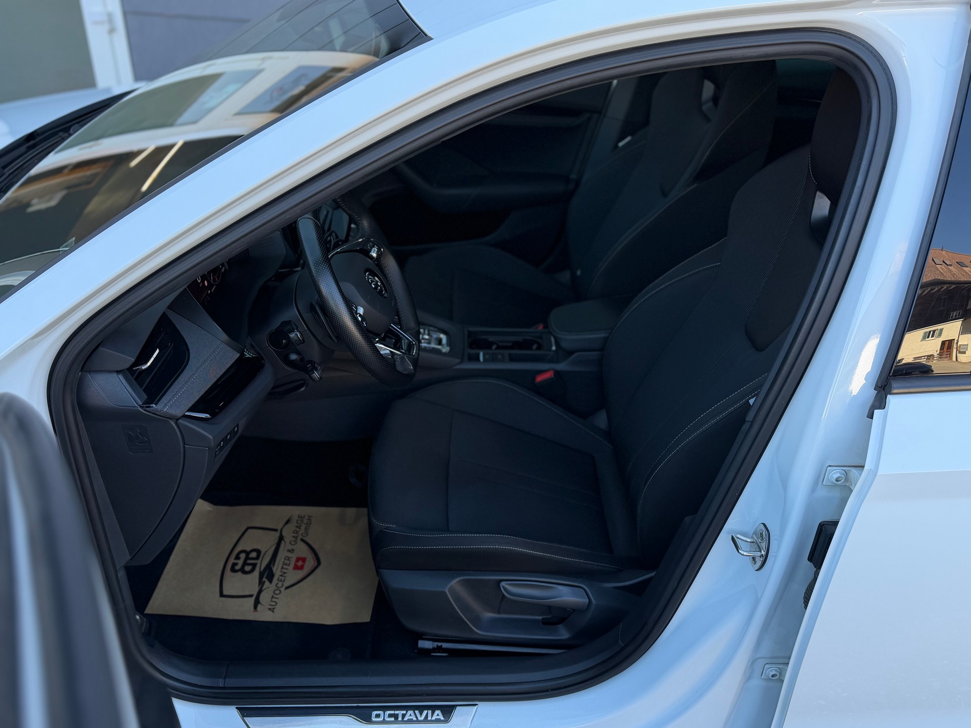 SKODA Octavia Combi 2.0 TSI SportLine DSG 4x4-image-12