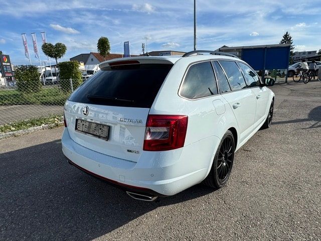 SKODA Octavia Combi 2.0 TDI RS DSG-image-4