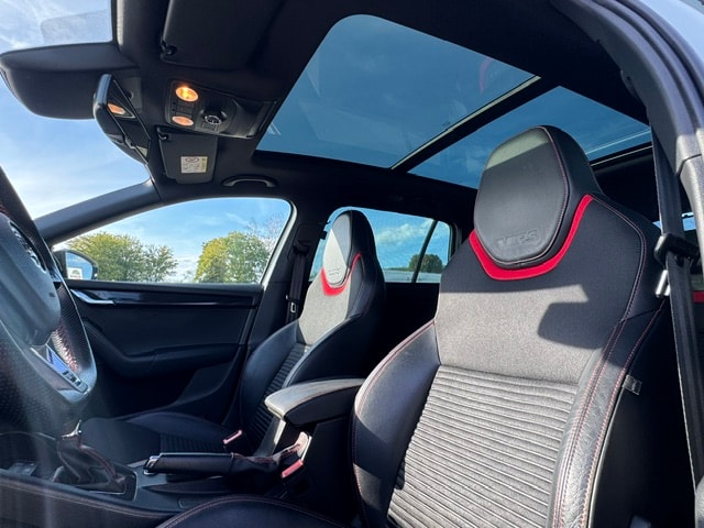 SKODA Octavia Combi 2.0 TDI RS DSG-image-9