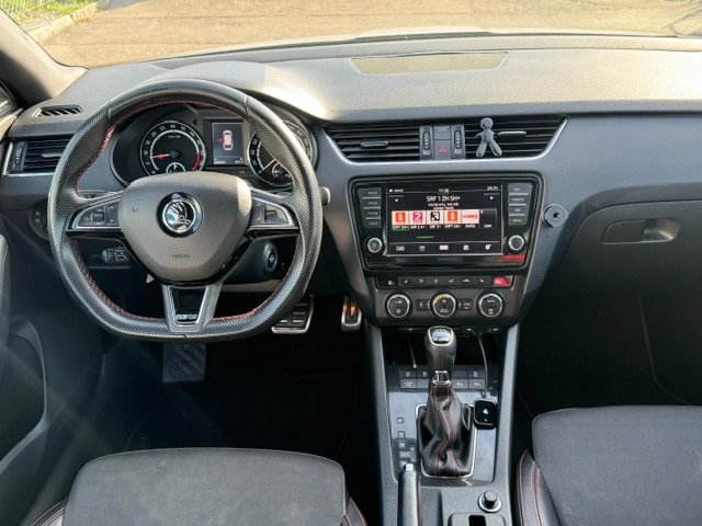 SKODA Octavia Combi 2.0 TDI RS DSG-image-10