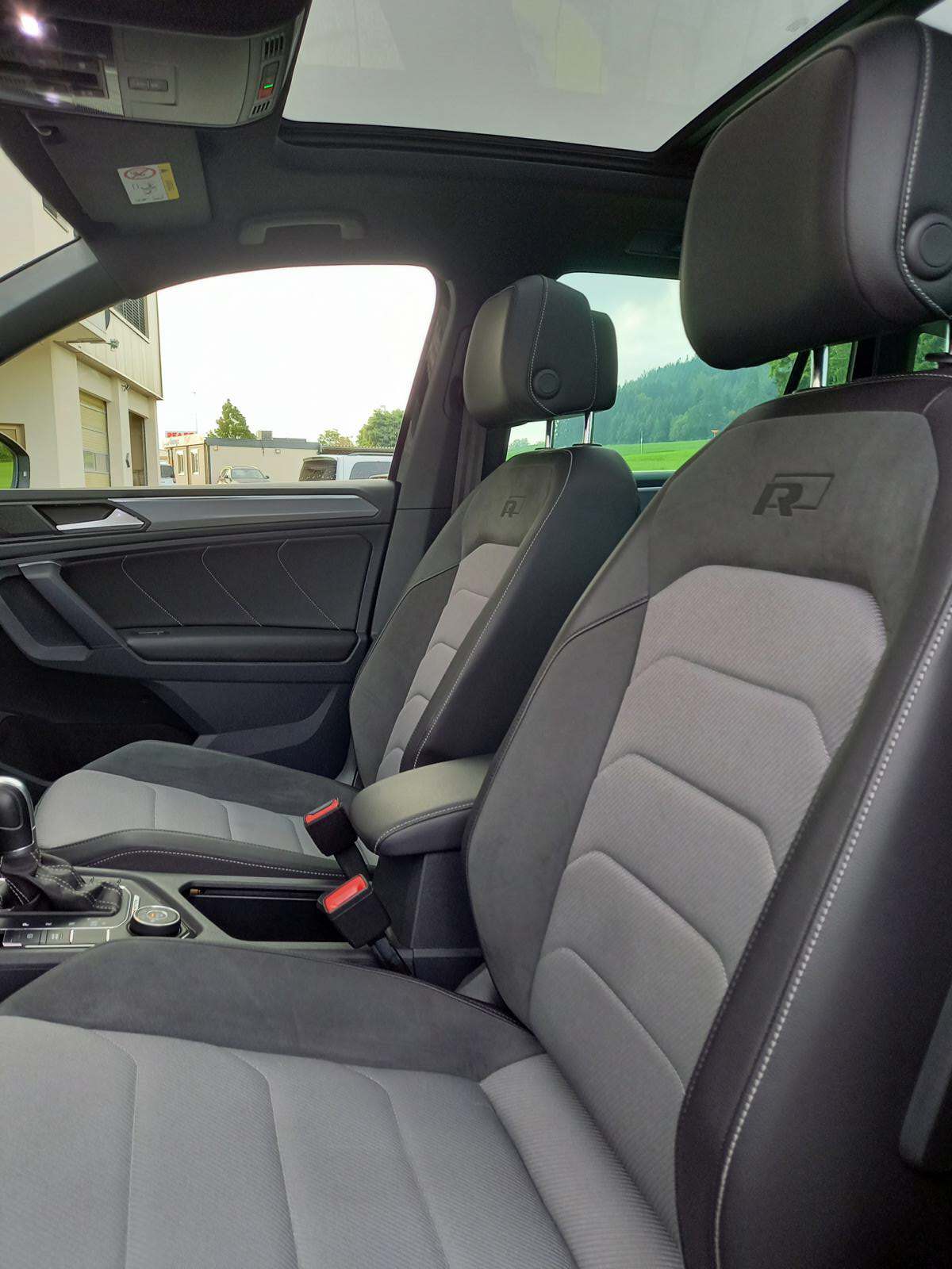 VW Tiguan 2.0TSI Highline 4Motion DSG **R-Line**-image-11