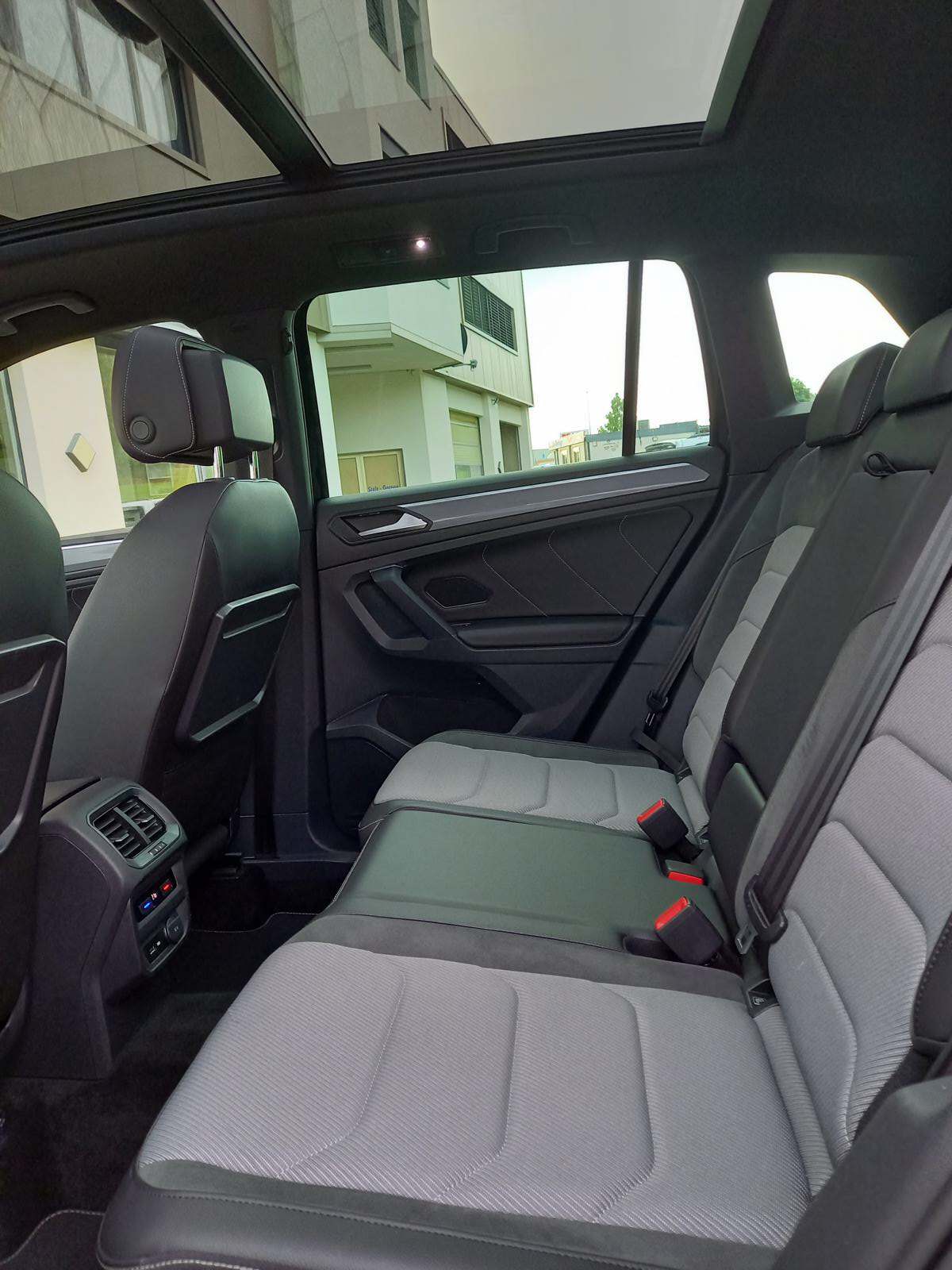 VW Tiguan 2.0TSI Highline 4Motion DSG **R-Line**-image-13