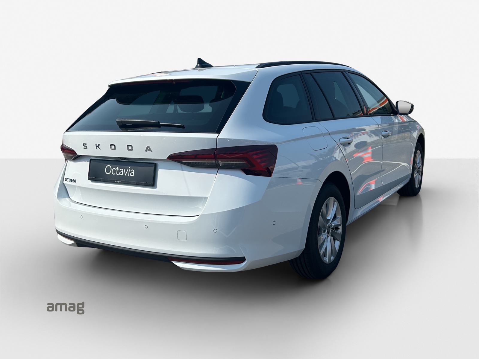 SKODA Octavia Combi 2.0 TDI DSG Selection-image-4