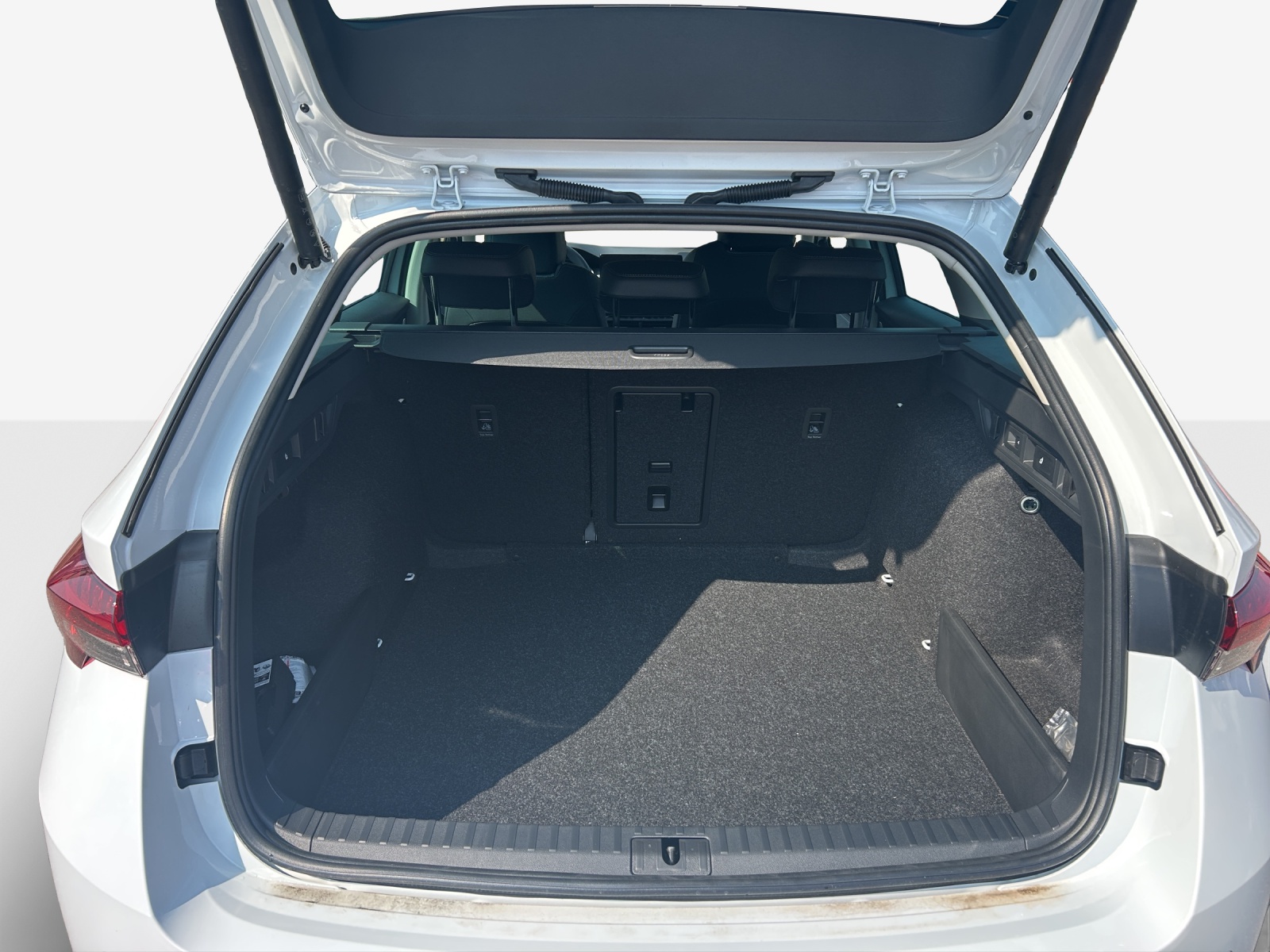 SKODA Octavia Combi 2.0 TDI DSG Selection-image-12