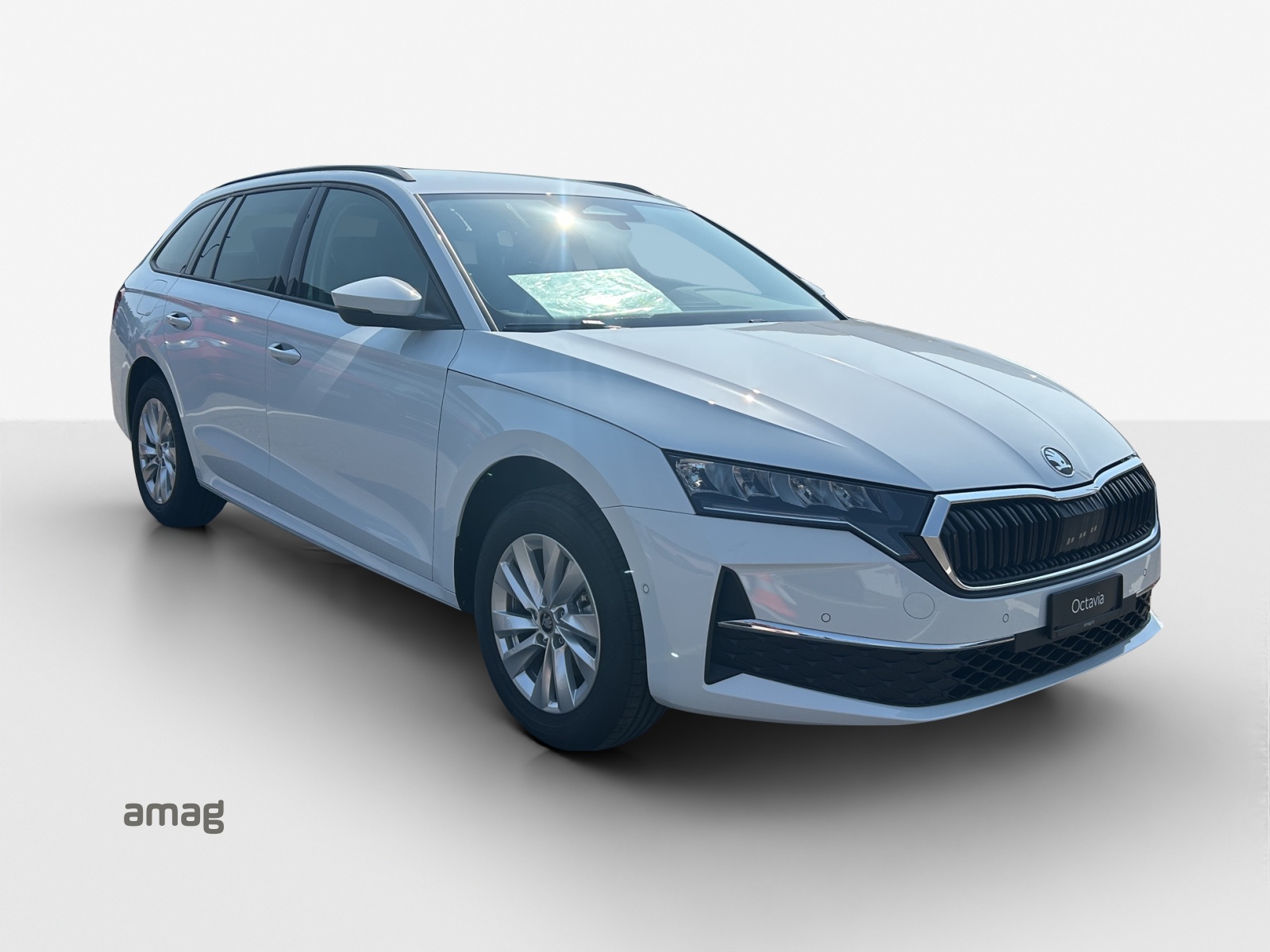 SKODA Octavia Combi 2.0 TDI DSG Selection-image-5