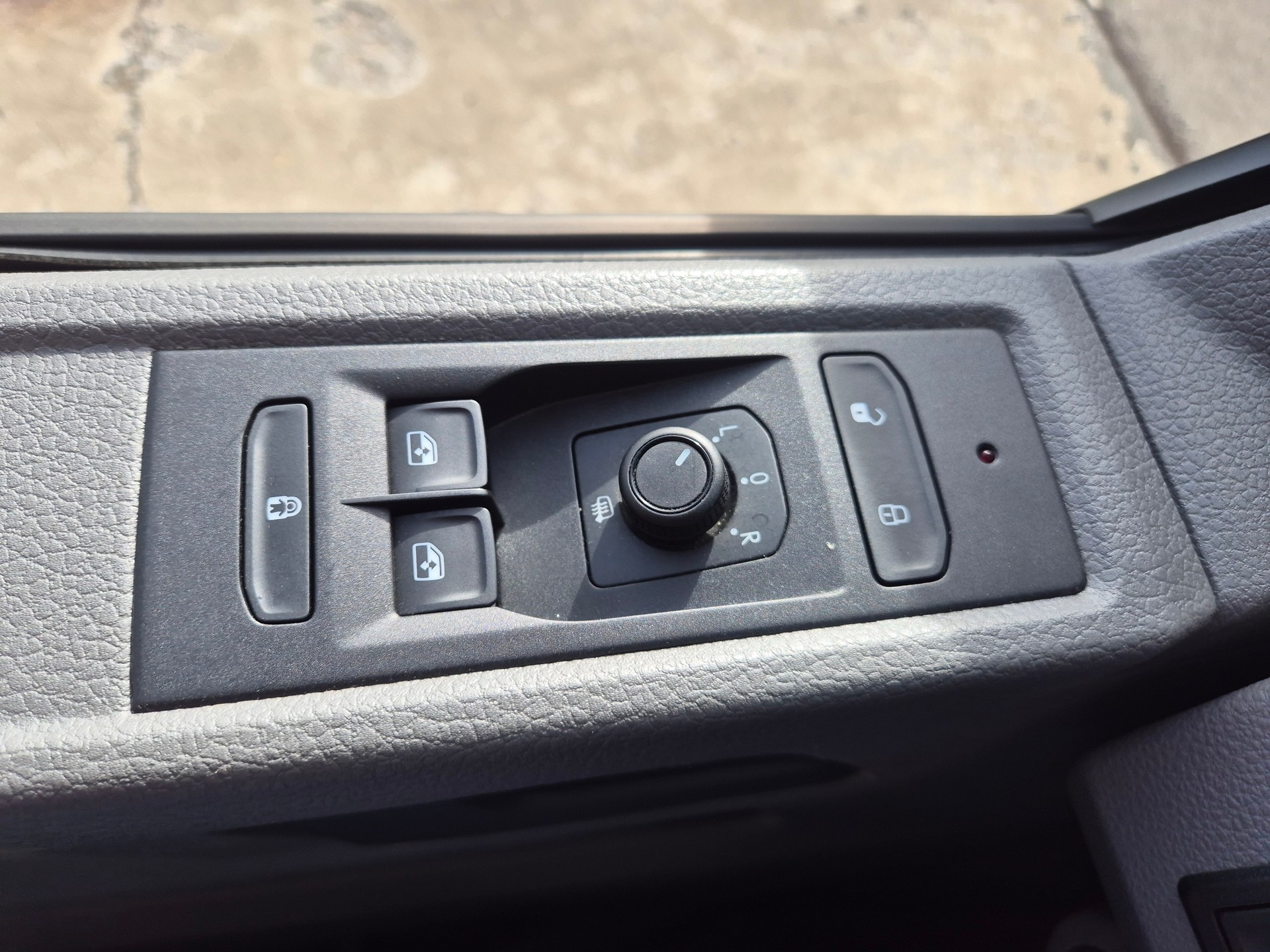 VW T6.1 2.0 TDI 4Motion DSG-image-2