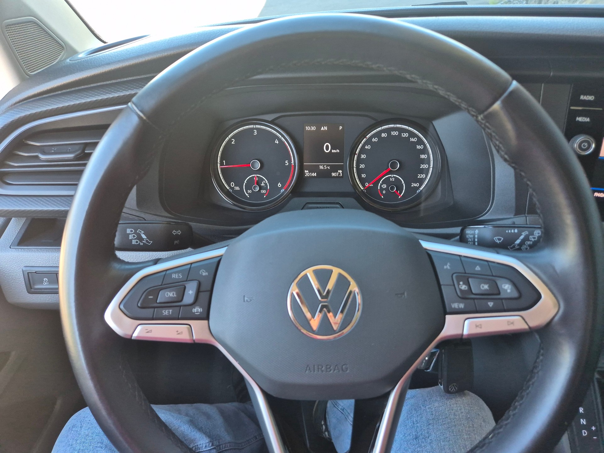 VW T6.1 2.0 TDI 4Motion DSG LWB-image-4