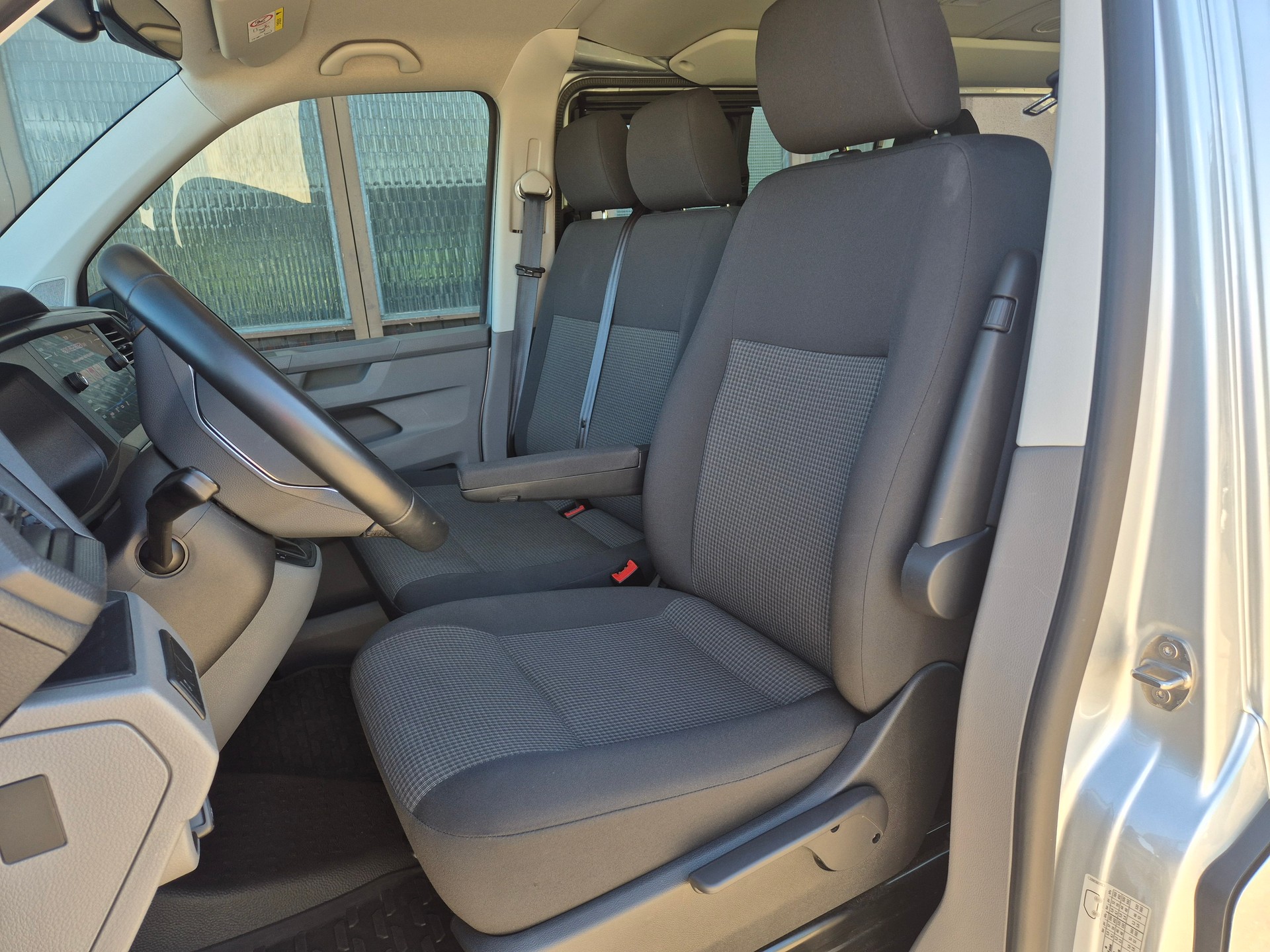 VW T6.1 2.0 TDI 4Motion DSG LWB-image-11