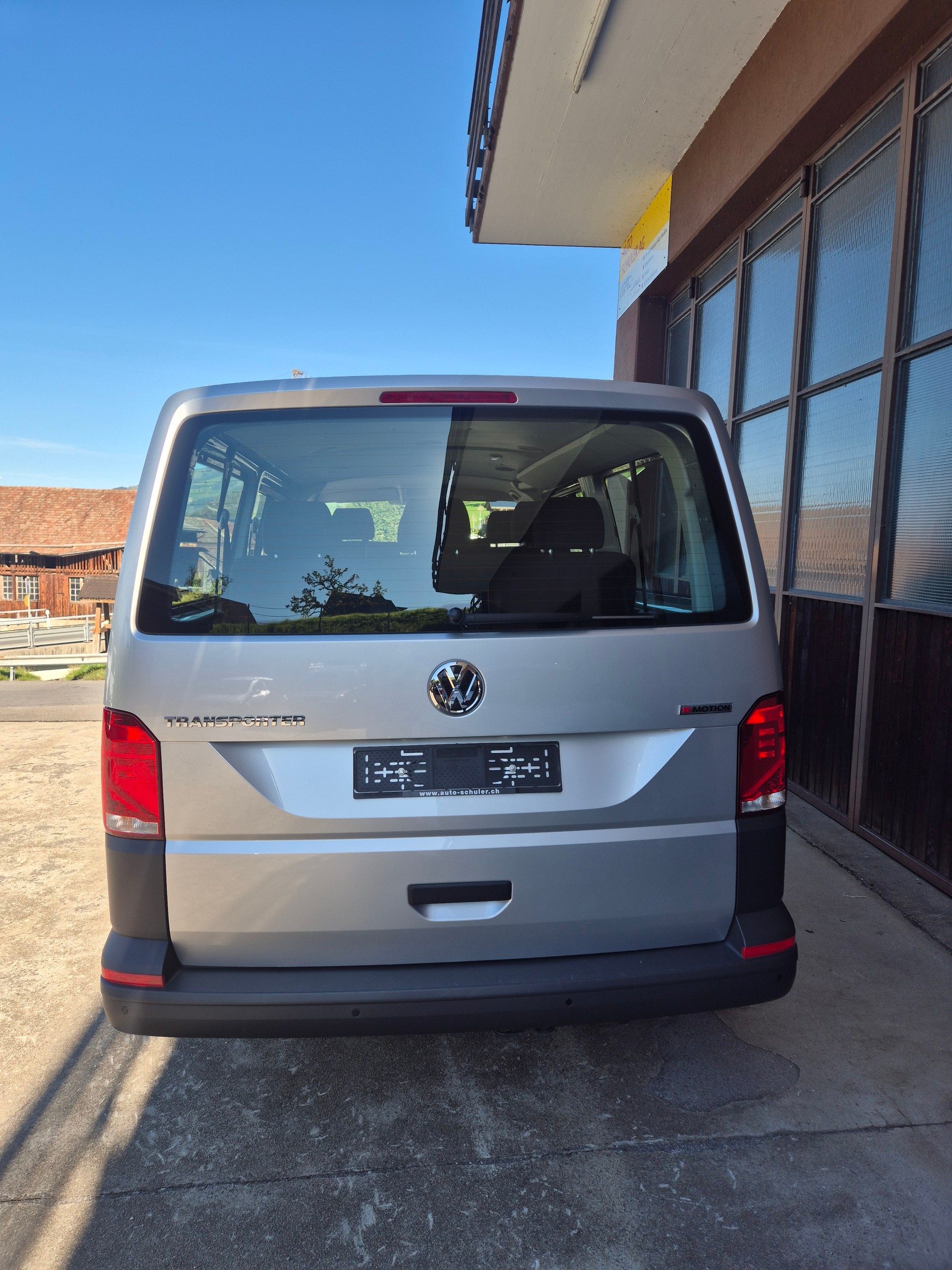VW T6.1 2.0 TDI 4Motion DSG LWB-image-2