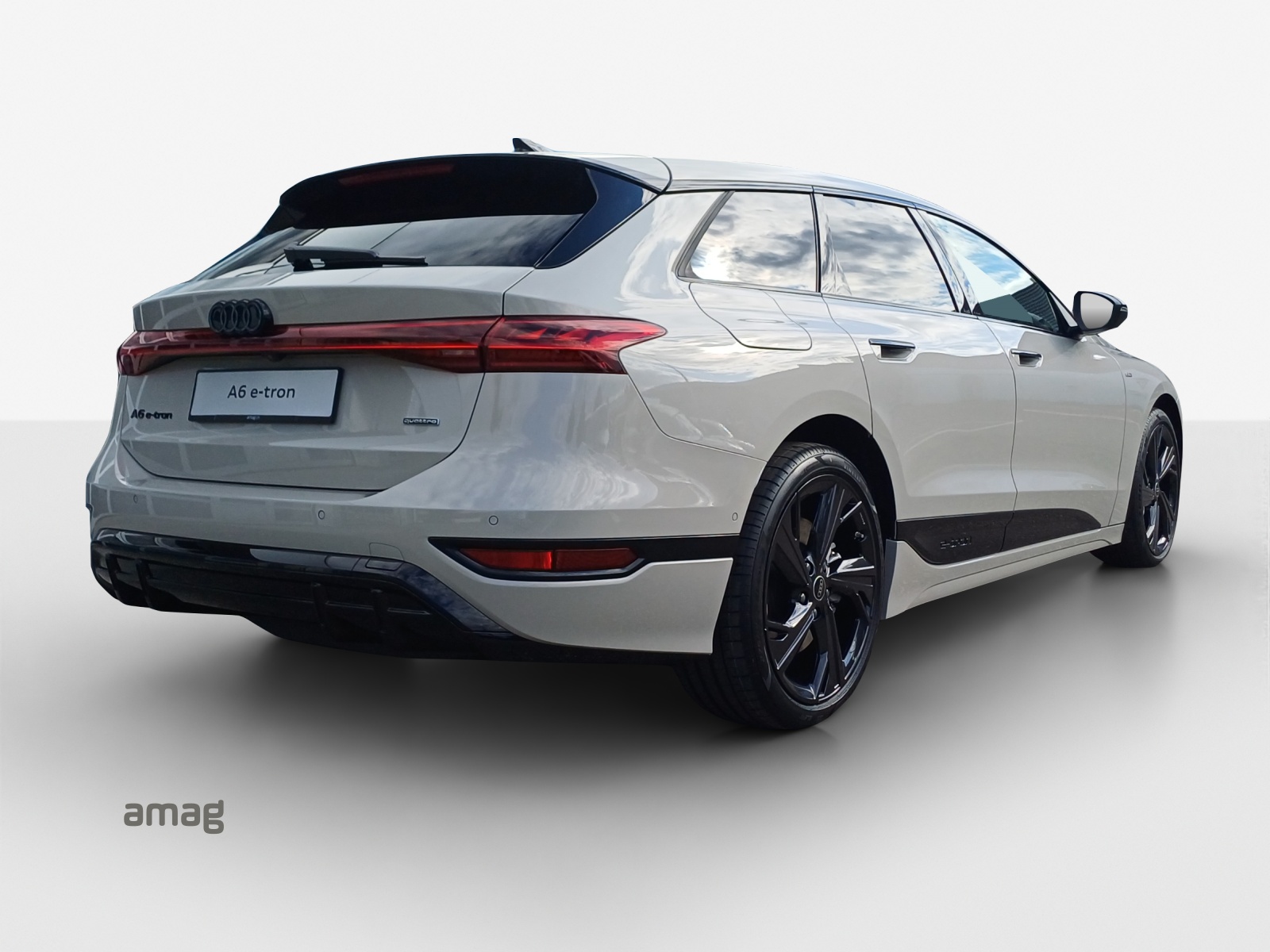 AUDI A6 Avant e-tron quattro-image-4