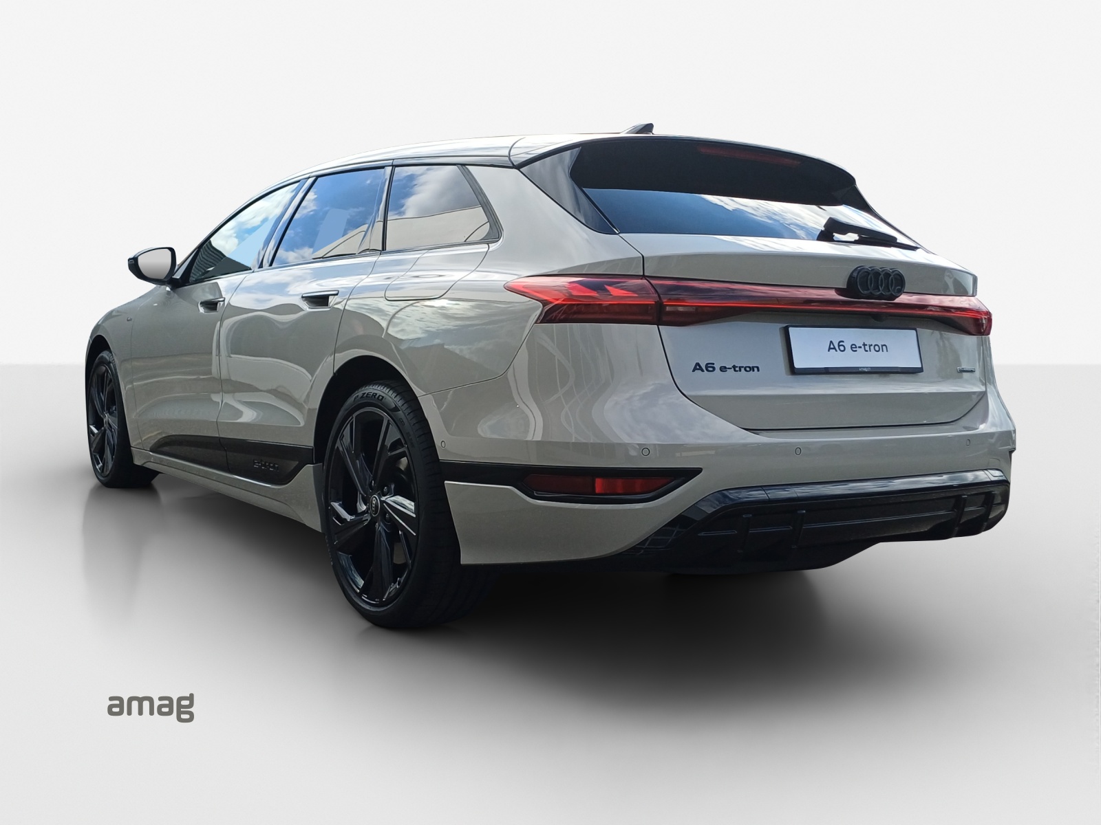 AUDI A6 Avant e-tron quattro-showroom-element-2