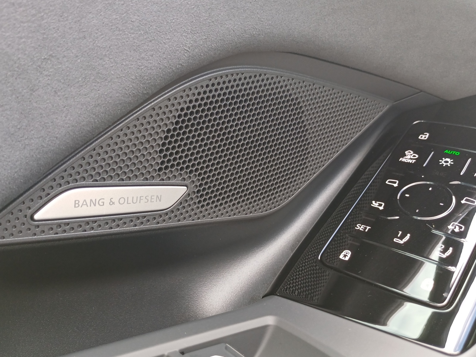 AUDI A6 Avant e-tron quattro-image-14
