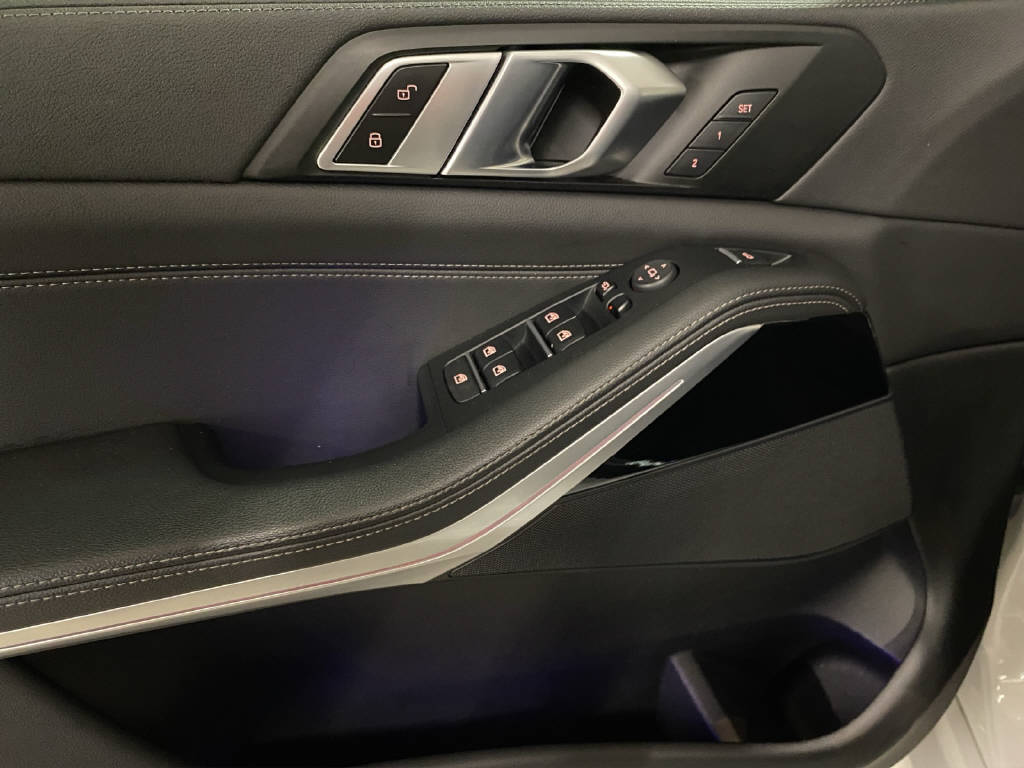 BMW X5 M50i xDrive-image-10