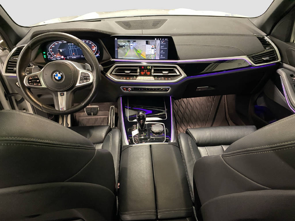 BMW X5 M50i xDrive-image-9
