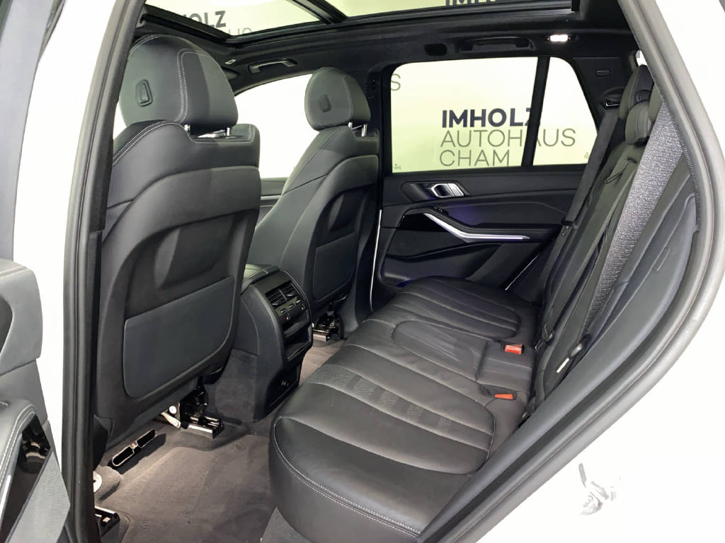 BMW X5 M50i xDrive-image-15