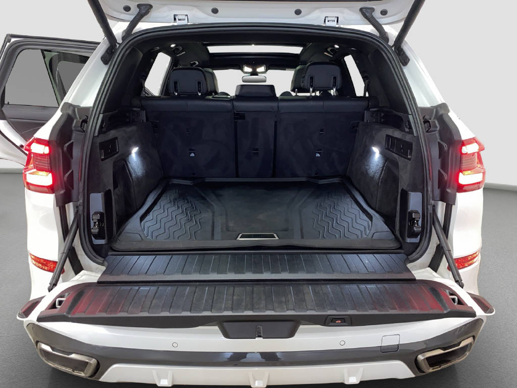 BMW X5 M50i xDrive-image-12