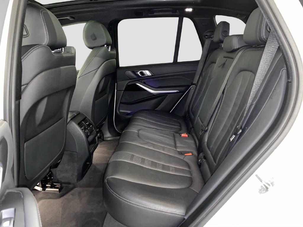 BMW X5 M50i xDrive-image-11