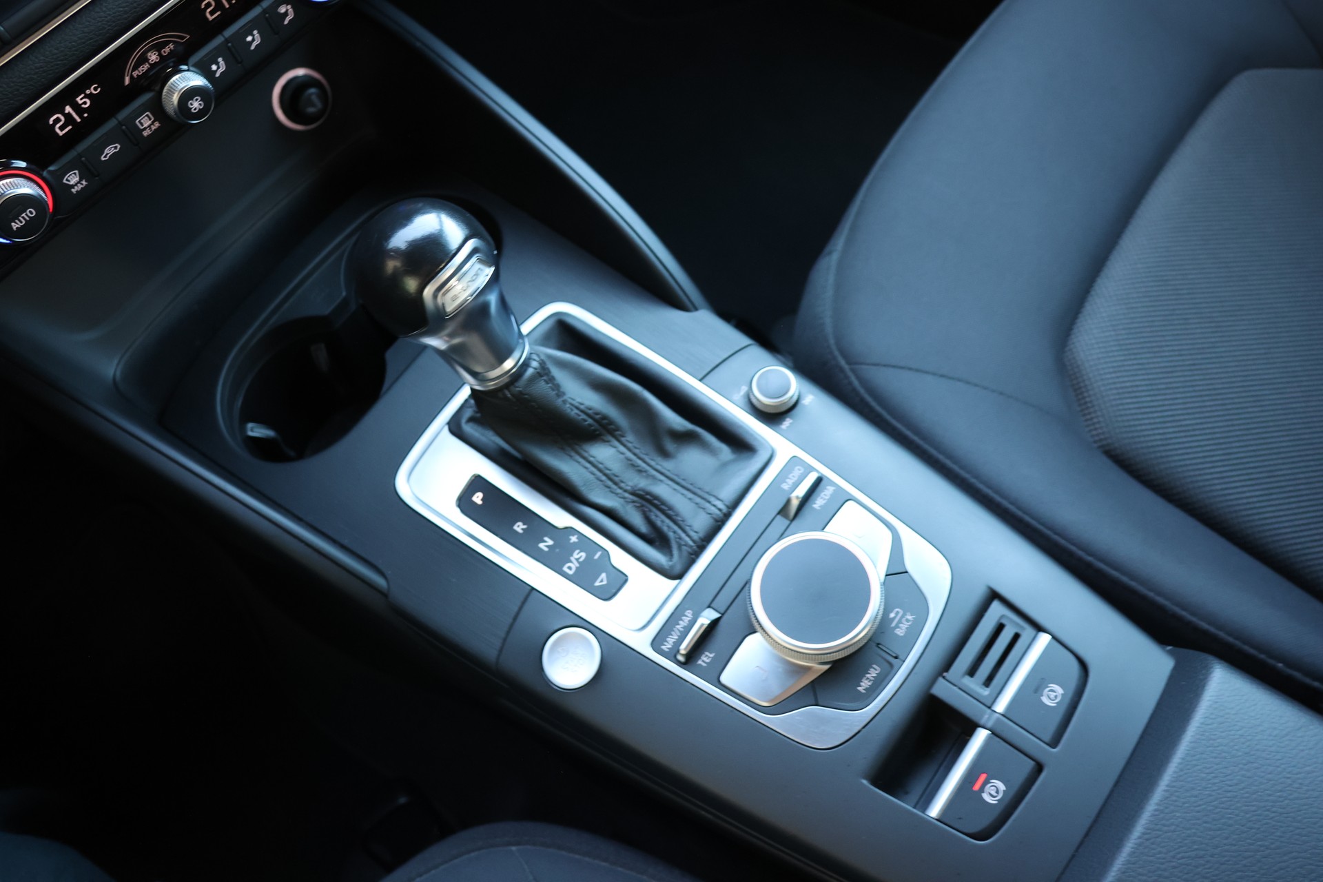 AUDI A3 Sportback 1.4 e-tron Sport S-tronic-image-12
