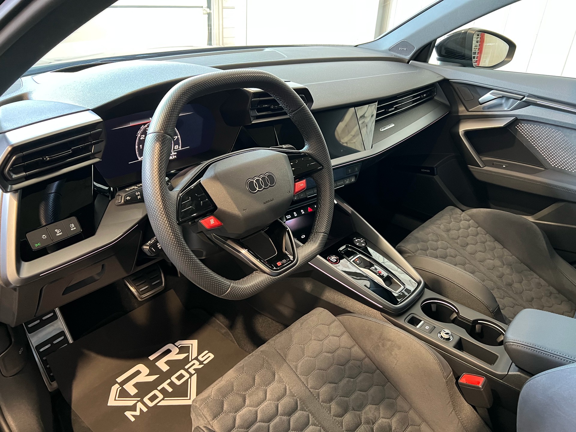 AUDI RS3 Sportback 2.5 TSI quattro S-tronic-image-12