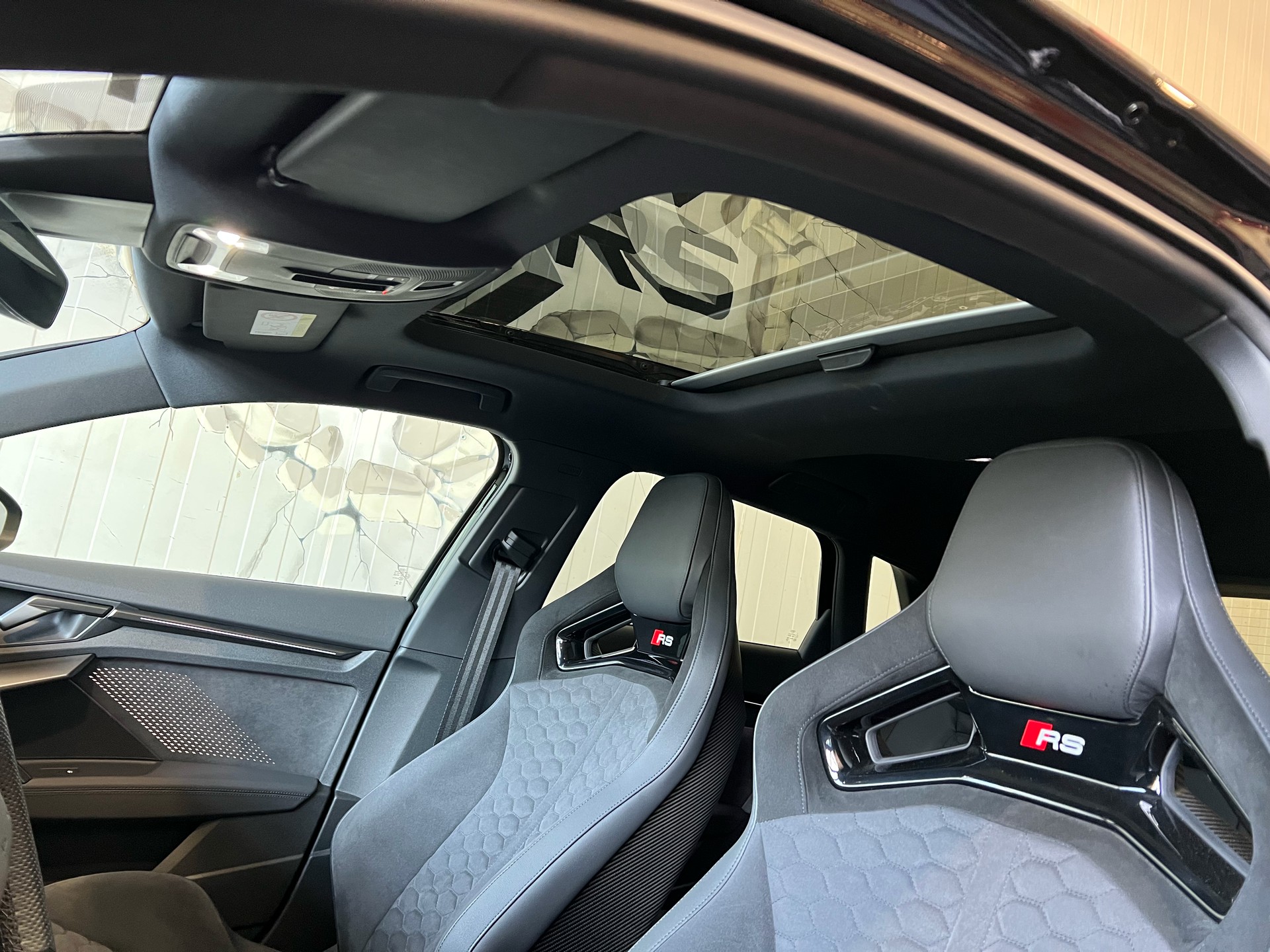 AUDI RS3 Sportback 2.5 TSI quattro S-tronic-image-14