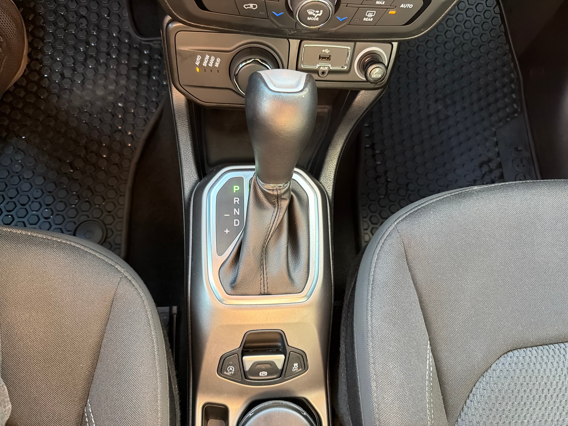 JEEP Renegade 1.3 Turbo S AWD 4X4-image-17